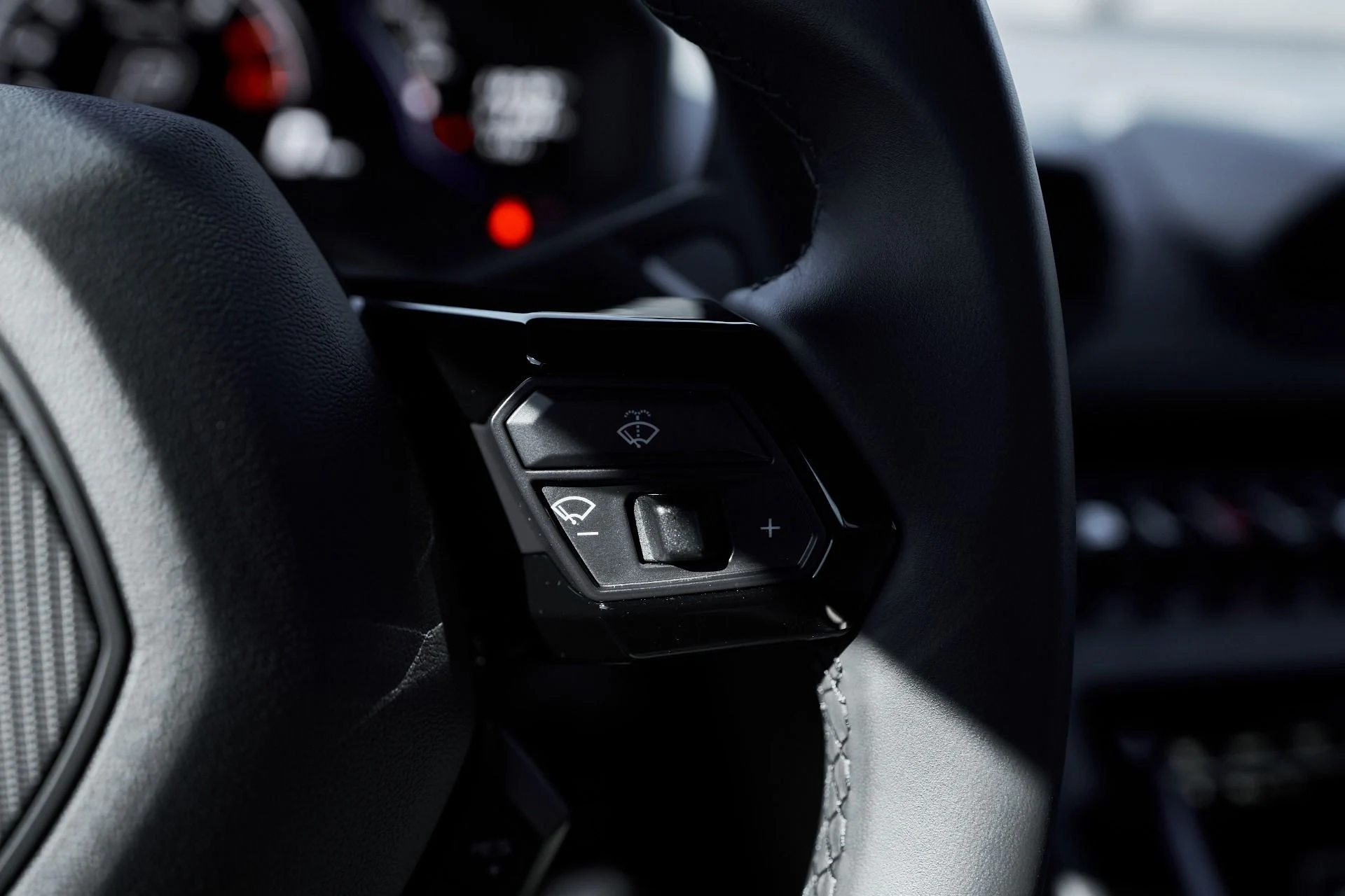 mph048_33286331_Used_2022_Lamborghini_Huracan_EVO_Base_1761947410_24533cbce8