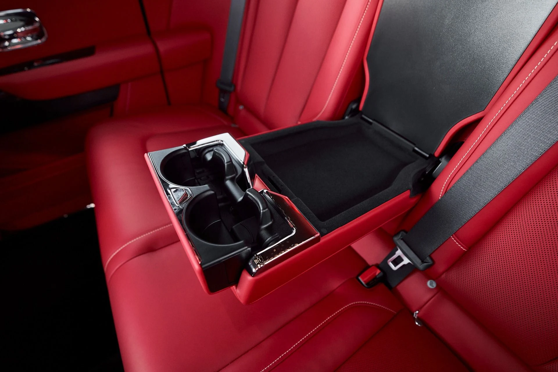 mph048_332912356_Used_2025_Rolls_Royce_Cullinan_Black_Badge_1763084612_5365411711