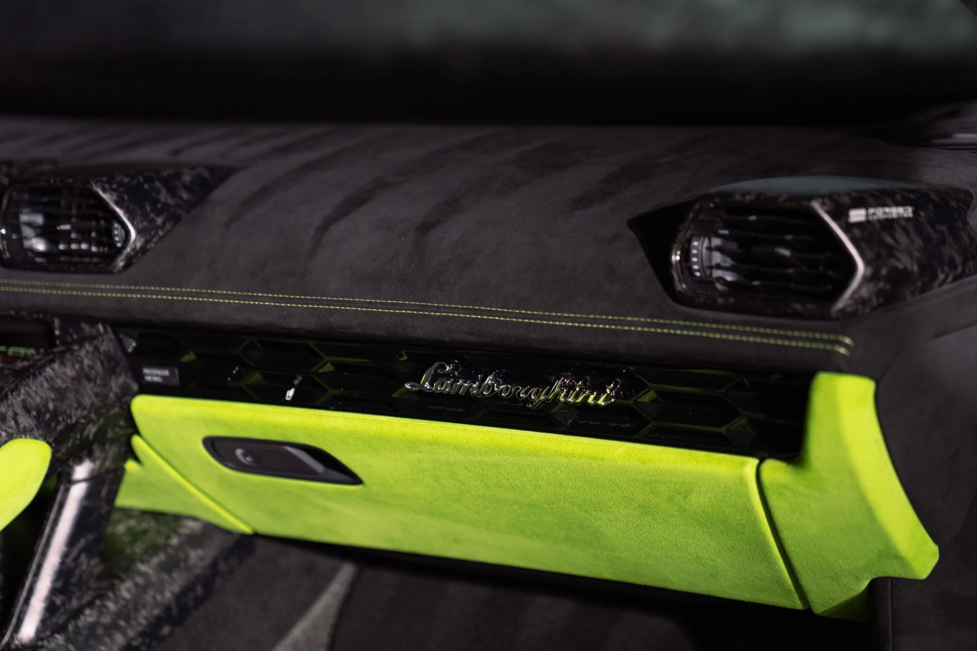 mph048_3332170579_Used_2018_Lamborghini_Huracan_LP_640_4_Performante_Ad_Personam_Paint_and_Interior_Massive_Sticker_1791560590_0b4dab341f