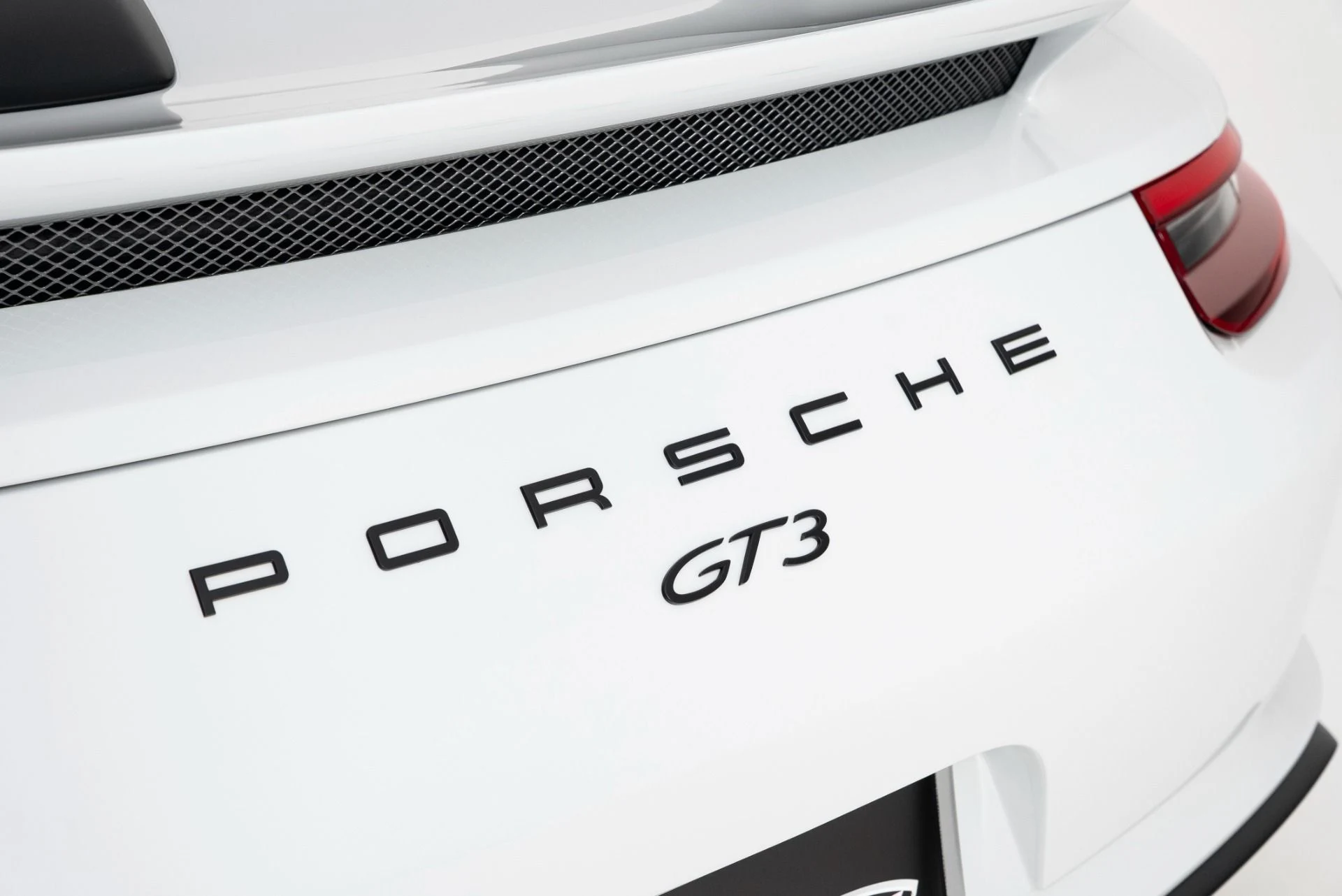 mph048_3337970838_Used_2018_Porsche_911_GT_3_1758566993_793c464da4