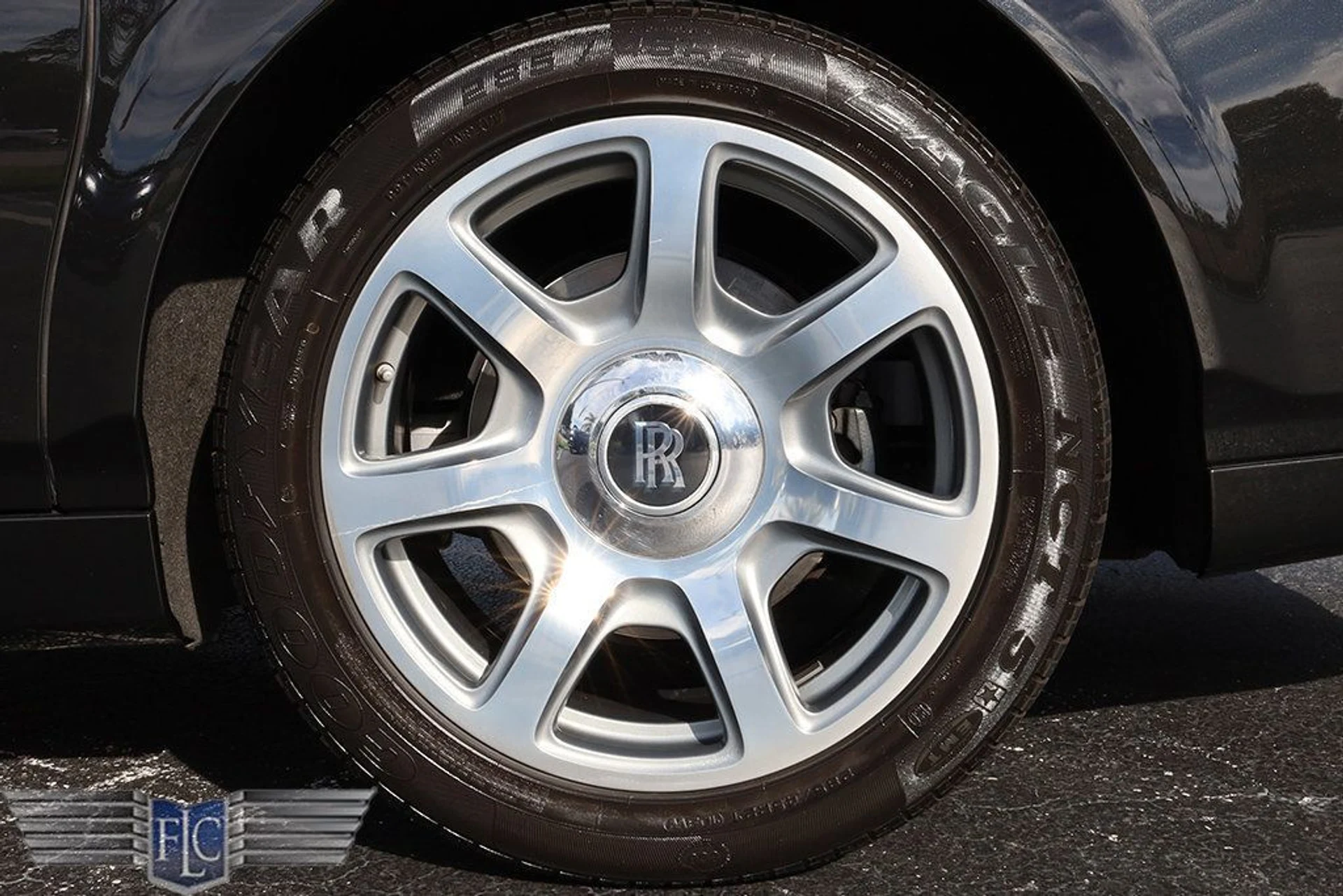 mph048_3339955554_used_2016_rolls_royce_phantom_4drsedan_6305_22959100_49_1024_6245536540