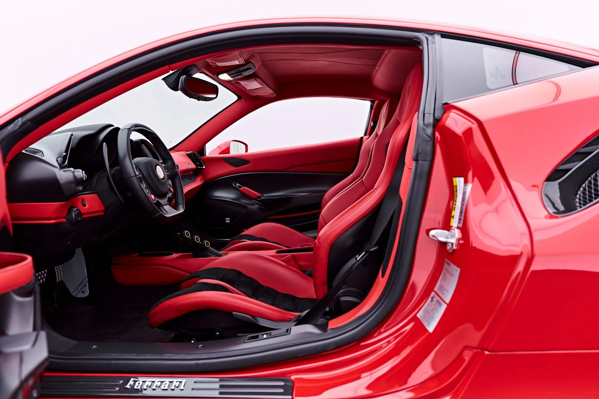 mph048_3353790569_Used_2020_Ferrari_488_Pista_1783794360_5977e8fbec