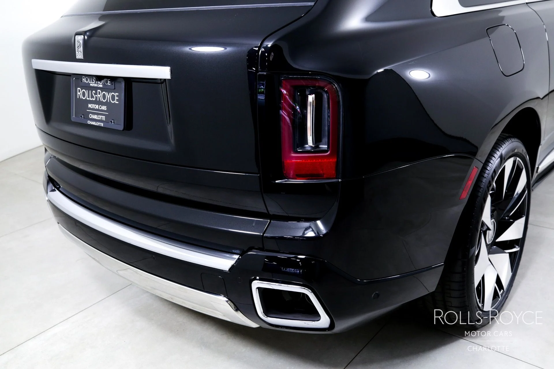 mph048_3355360208_Used_2025_Rolls_Royce_Cullinan_1746196138_a8c668bded