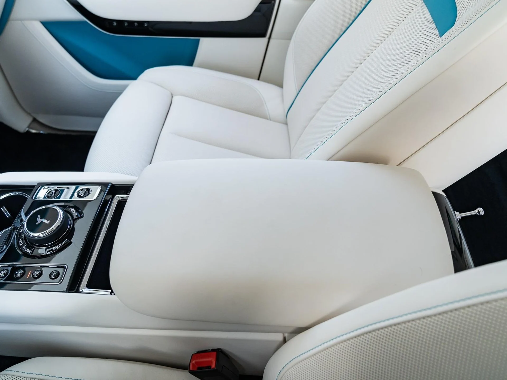 mph048_3362315216_Used_2023_Rolls_Royce_Cullinan_1761685697_619d7562ec