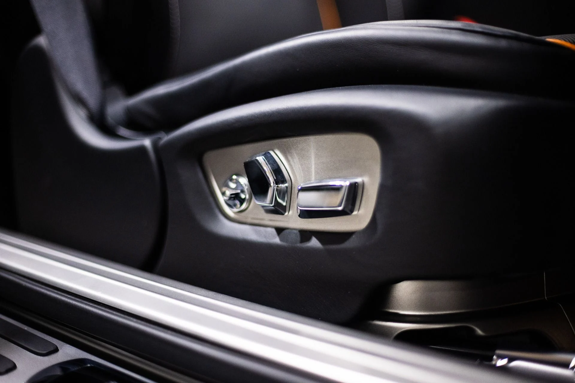 mph048_3364727769_Used_2018_Rolls_Royce_Dawn_1_of_1_Bespoke_Special_Order_Black_Badge_1773760365_3fb1aa77d9