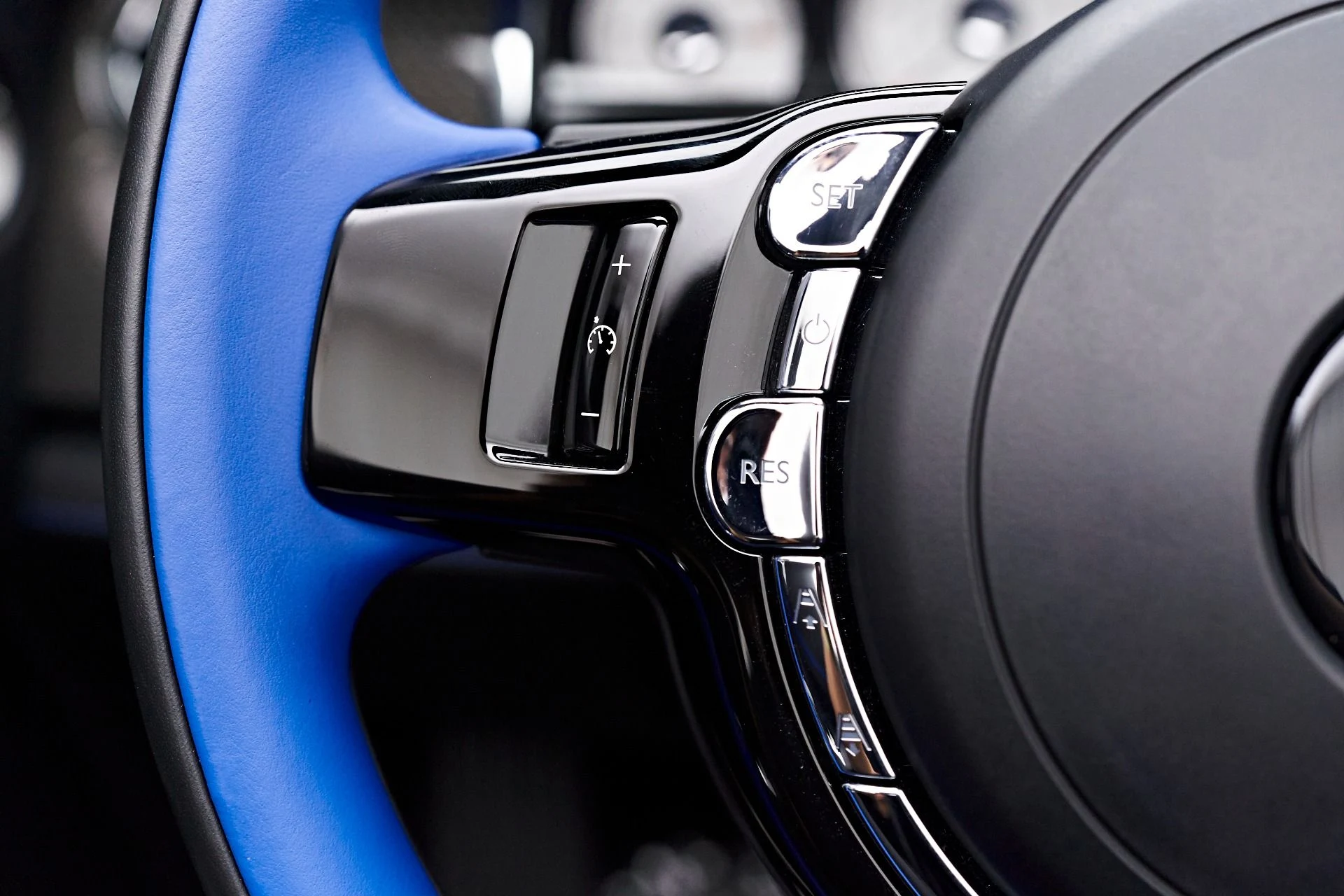 mph048_3368531888_Used_2018_Rolls_Royce_Dawn_Base_1712097649_48ee71c1ba