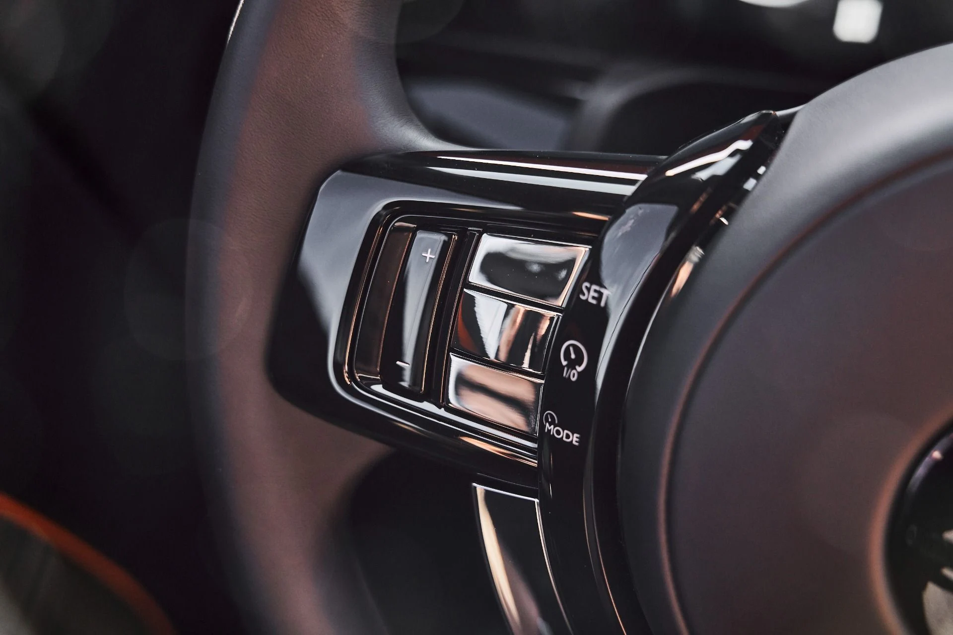 mph048_3370071386_Used_2025_Rolls_Royce_Spectre_Base_1775246557_6895b4b884