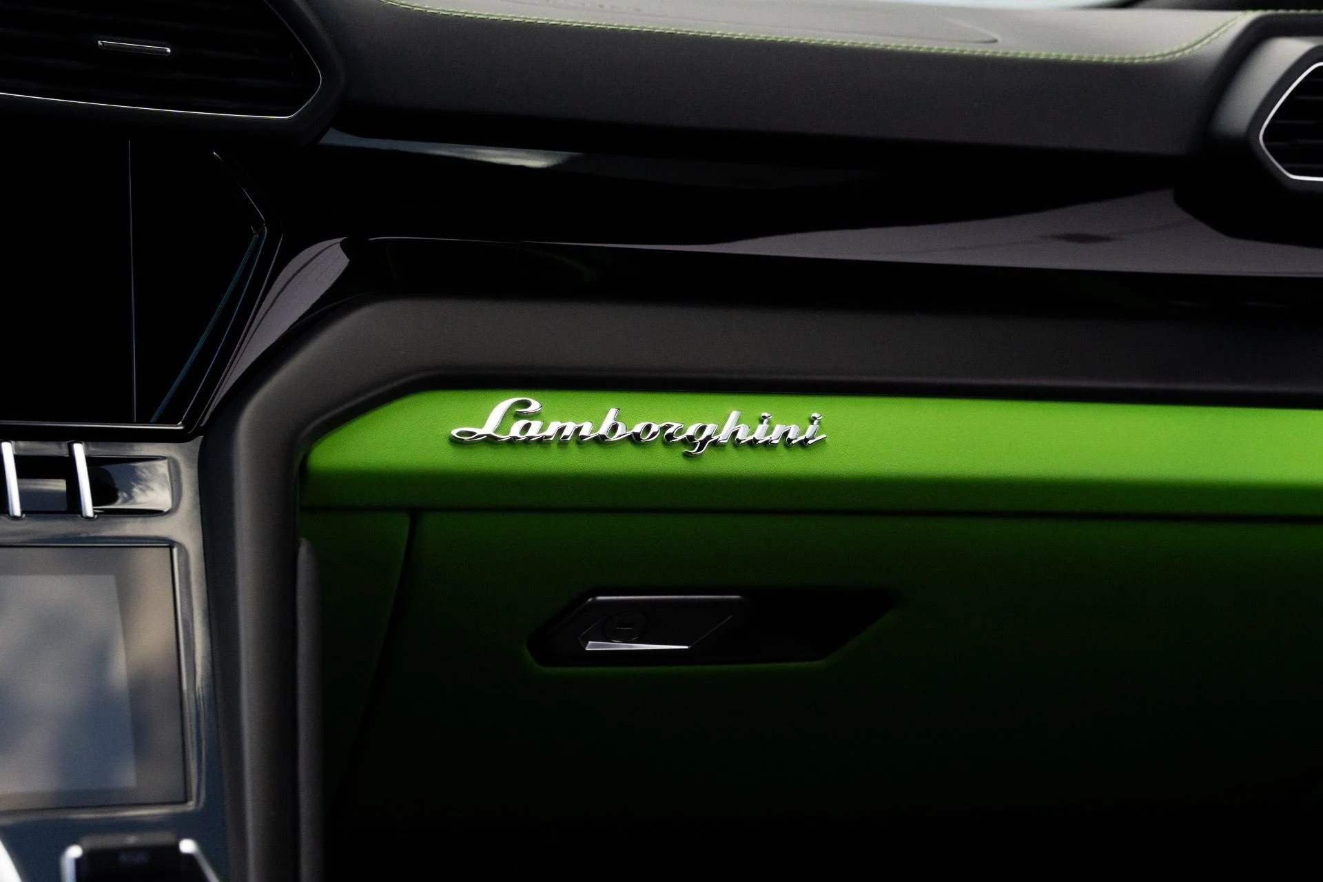 mph048_3372447047_Used_2023_Lamborghini_Urus_S_1755804892_21efd4679f