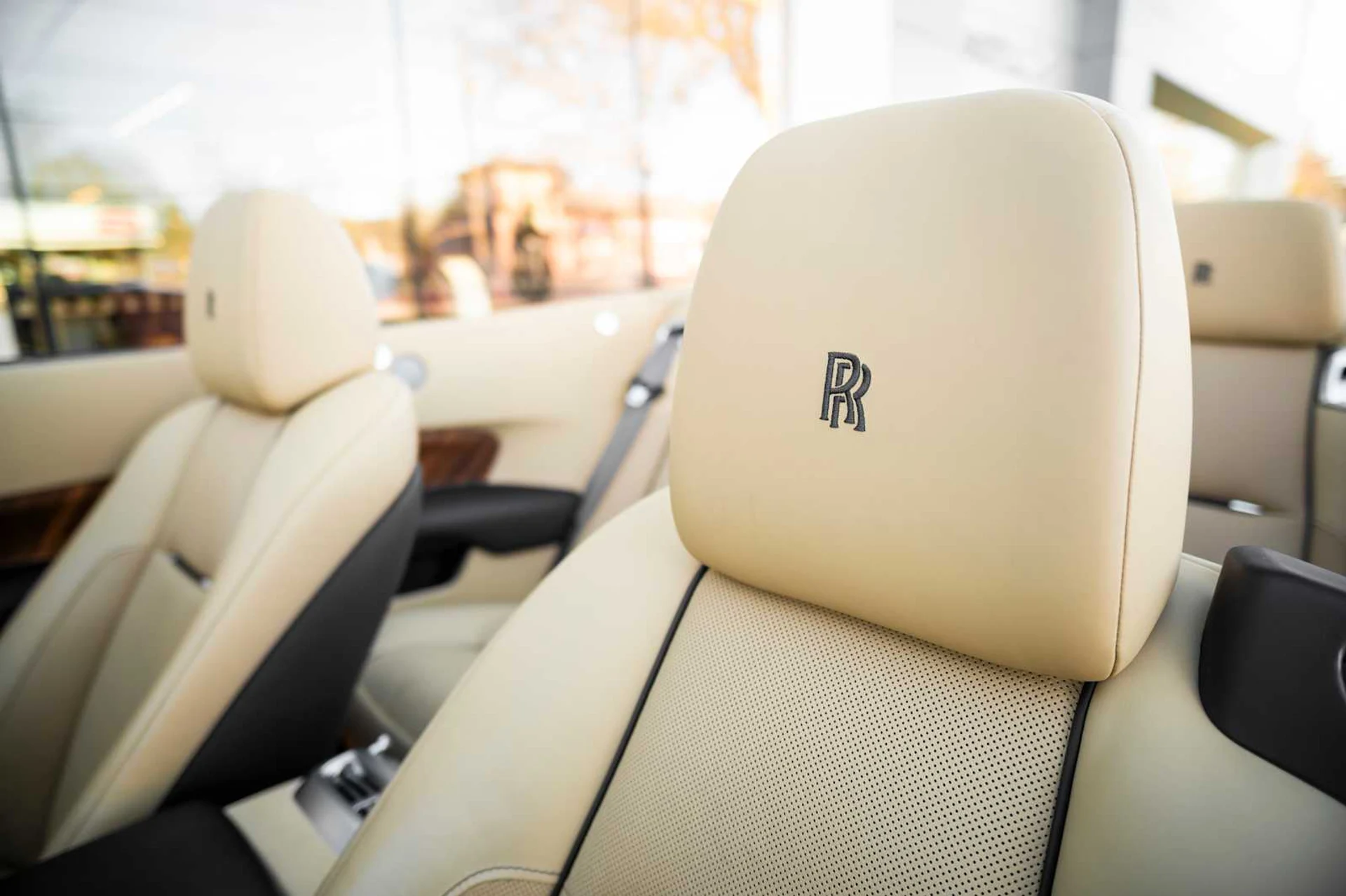 mph048_340605858_bee0112698276ceb7a2b319af63af36cx_841df68e90