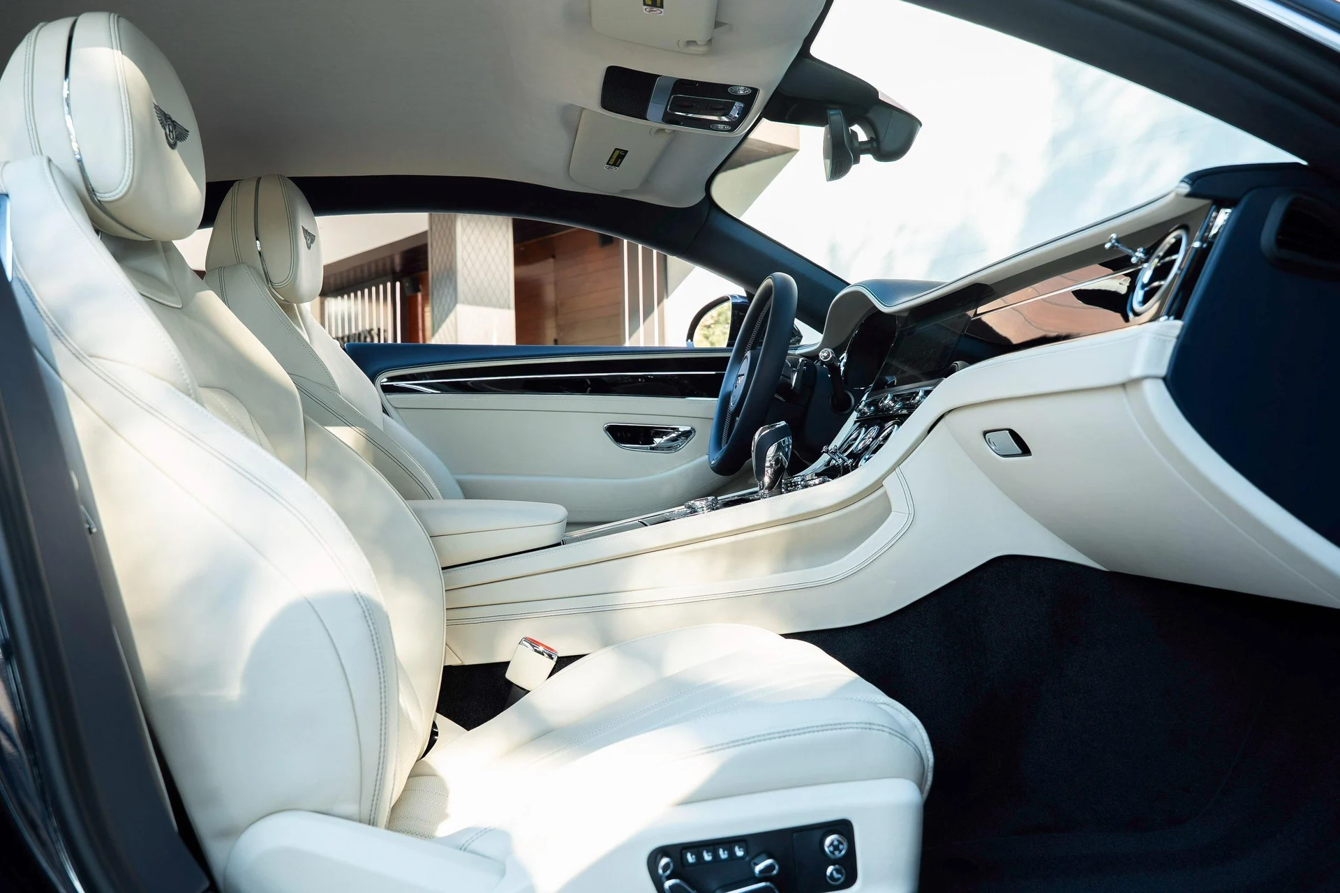 mph048_3412115776_458241675_6954bf624e73cd9f103f4e84_90ae261901