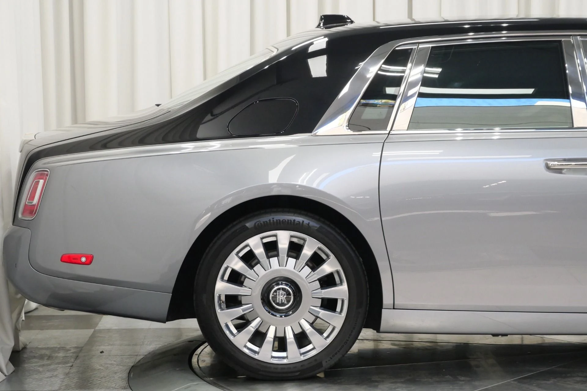 mph048_3417241908_Used_2020_Rolls_Royce_Phantom_1760120905_7a0e4ad668