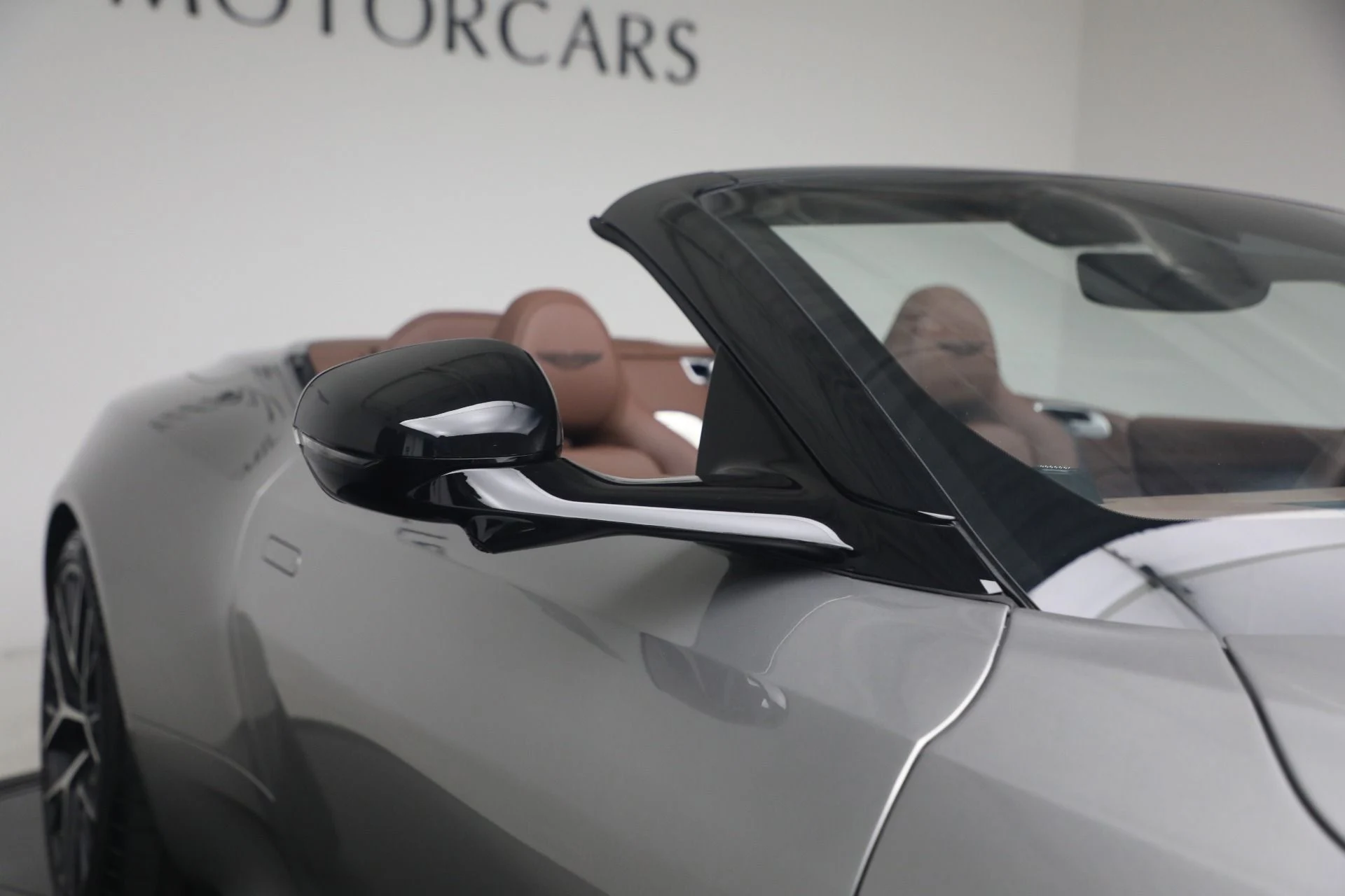 mph048_3437647616_New_2026_Aston_Martin_DB_12_S_Volante_1781361339_5dcbab2357