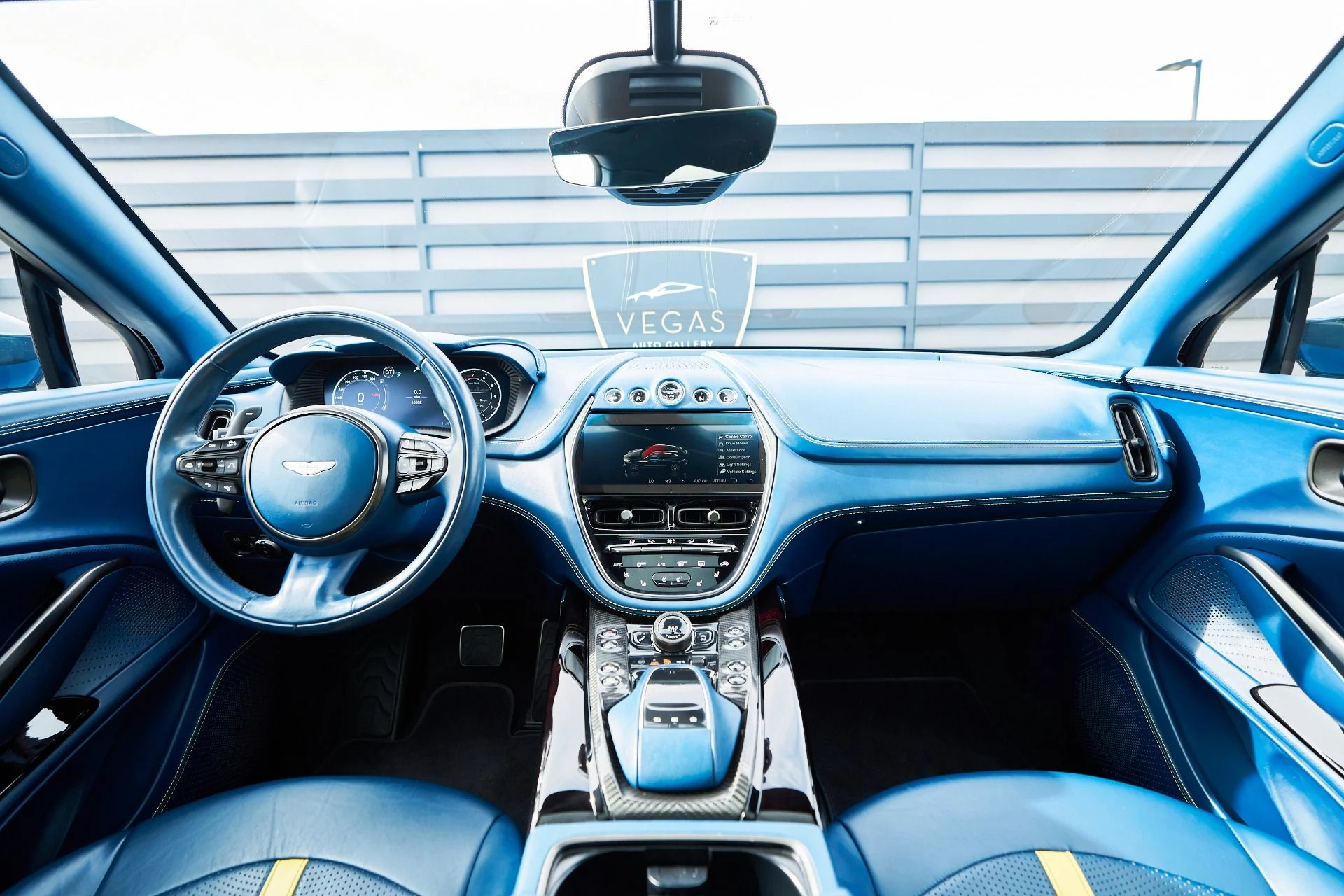 mph048_3445307738_Used_2023_Aston_Martin_DBX_707_1762900390_caeb2cf5d4