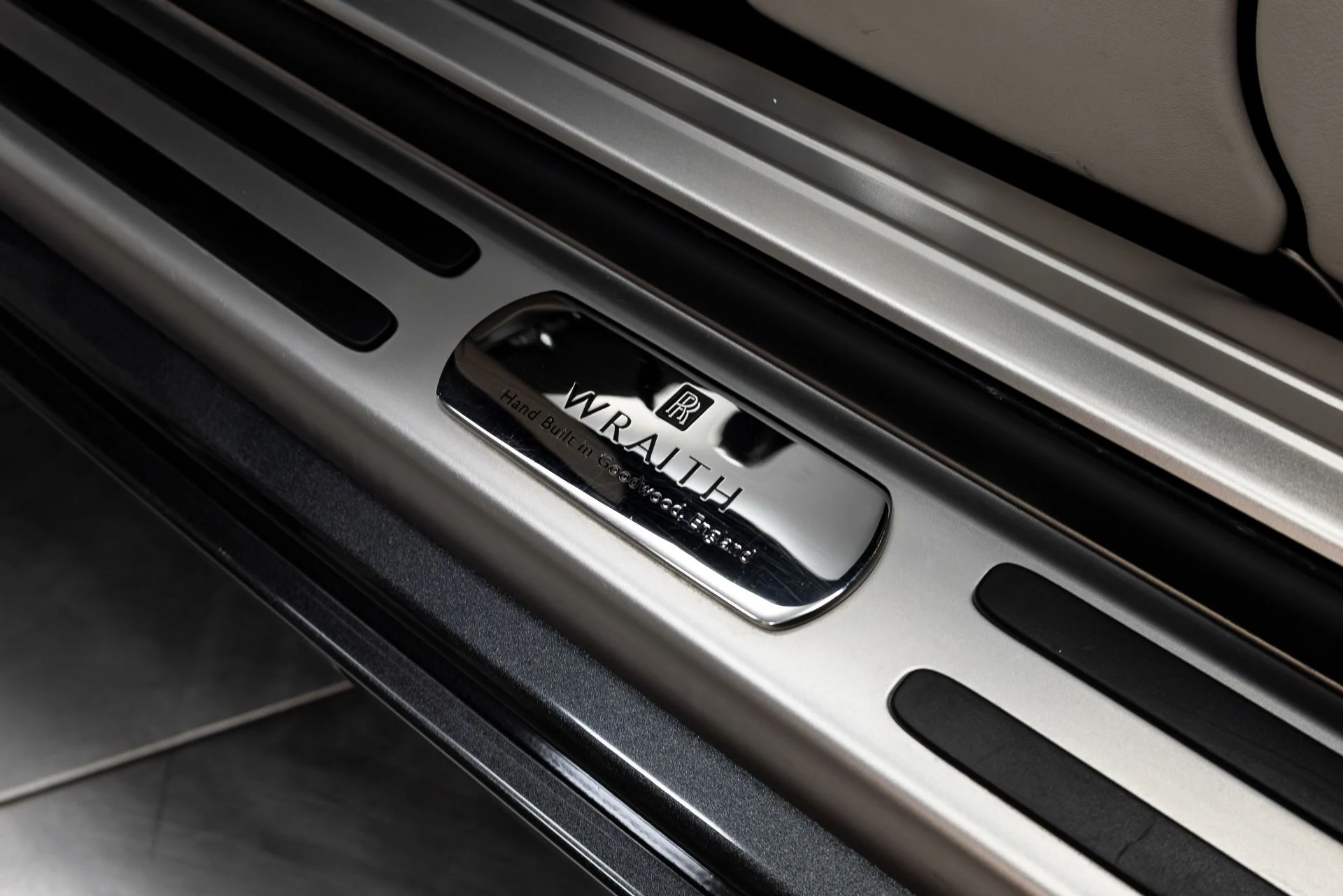 mph048_3485358451_Used_2016_Rolls_Royce_Wraith_1765322495_4ec556ff78