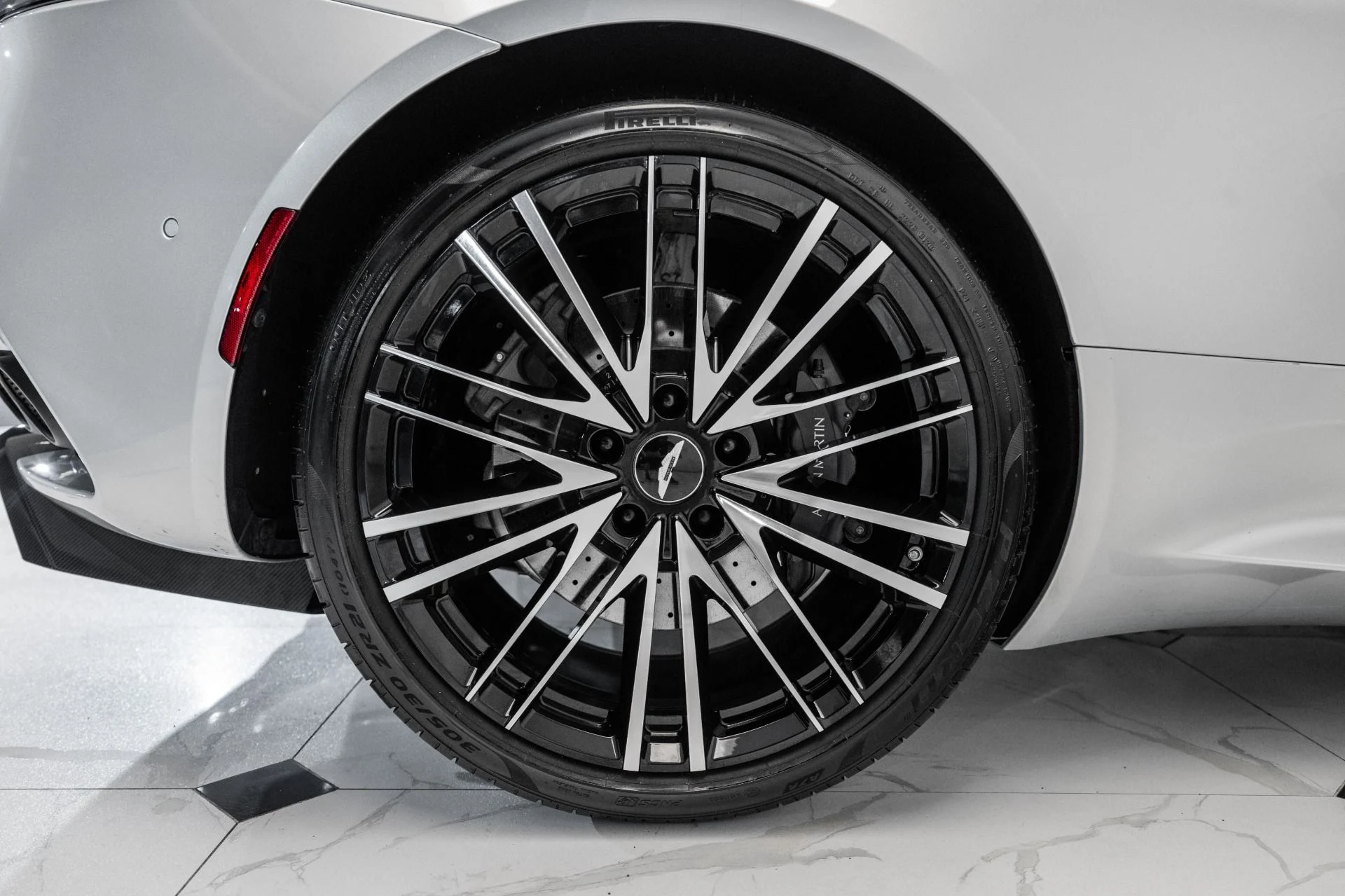 mph048_3545298472_Used_2020_Aston_Martin_DBS_Superleggera_1753546861_f7ee4f6ef9