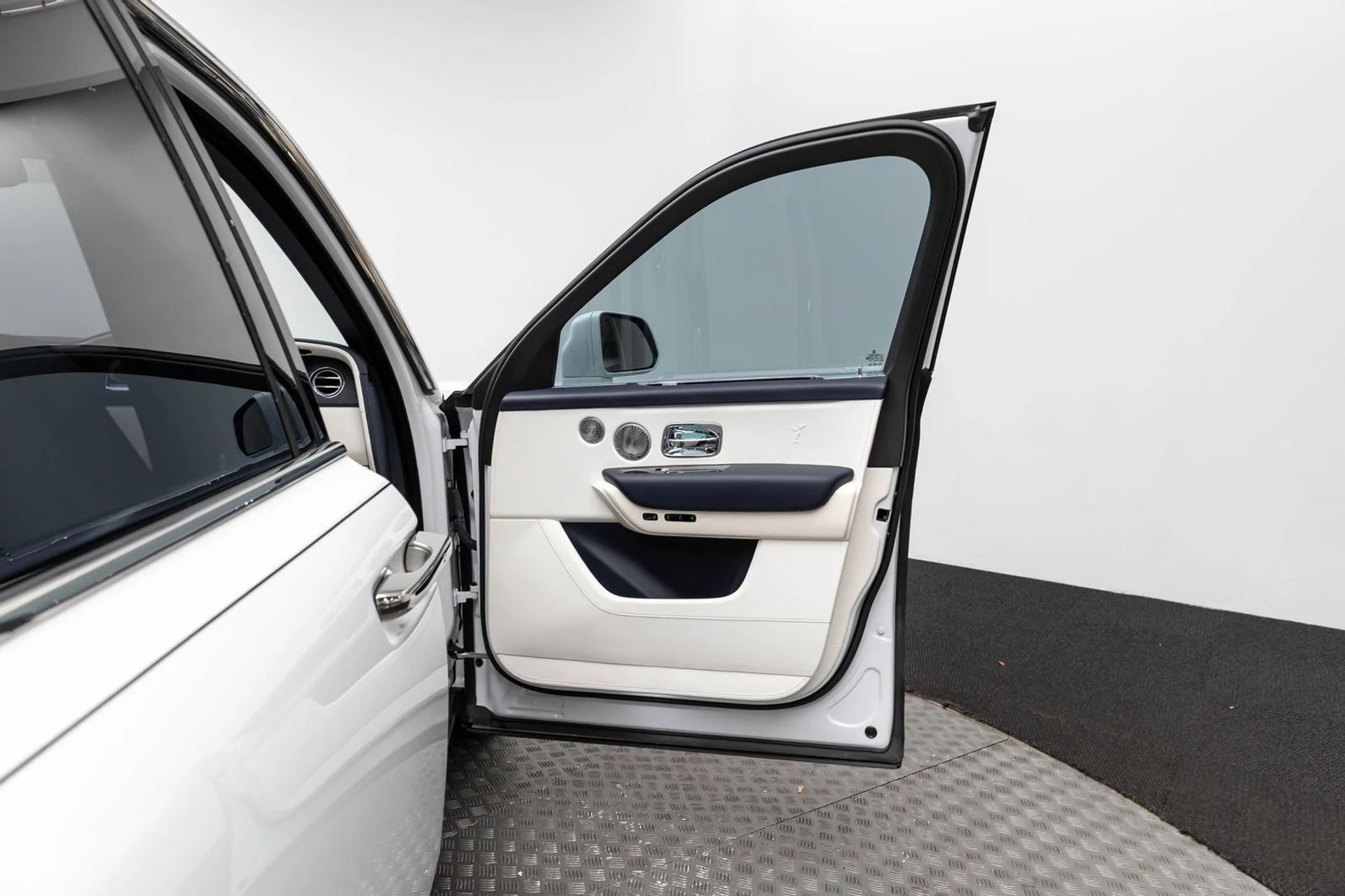 mph048_354932055_49_b7b1a3f838