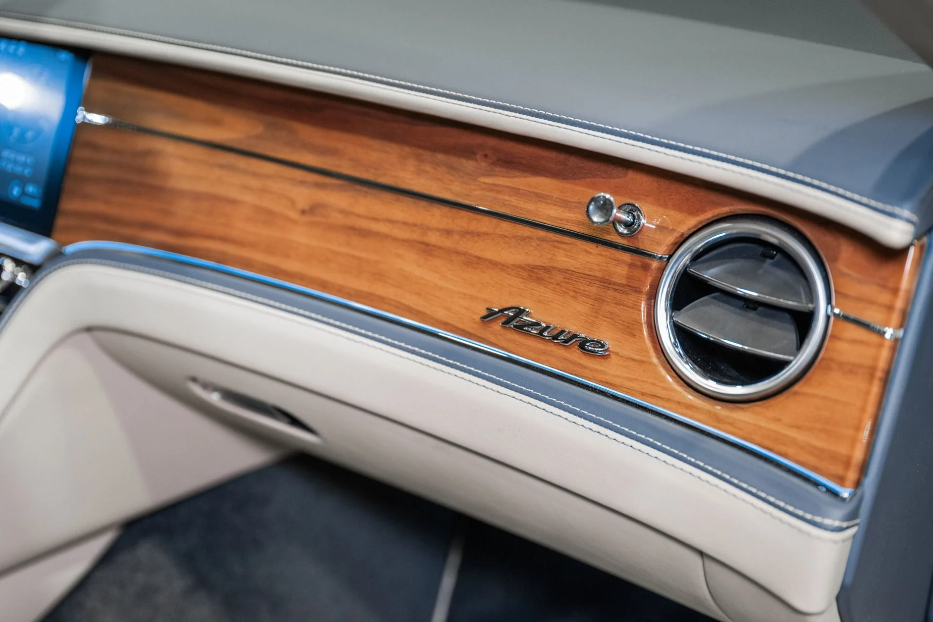 mph048_3552520514_Used_2023_Bentley_Flying_Spur_1772469545_85156303dd