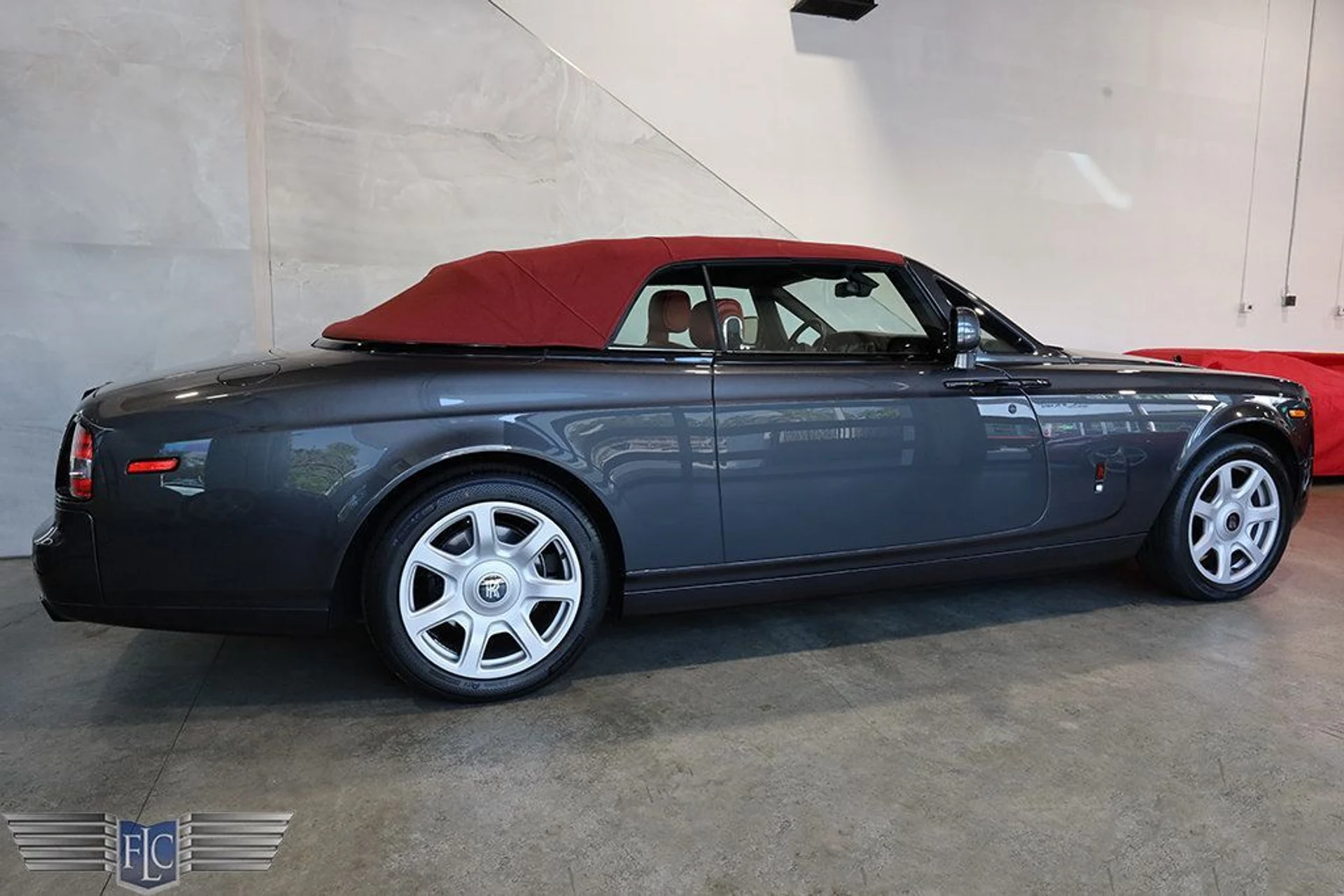 mph048_3564138723_used_2017_rolls_royce_phantom_drophead_coupe_9689_23040582_49_1024_35fa21dfd8