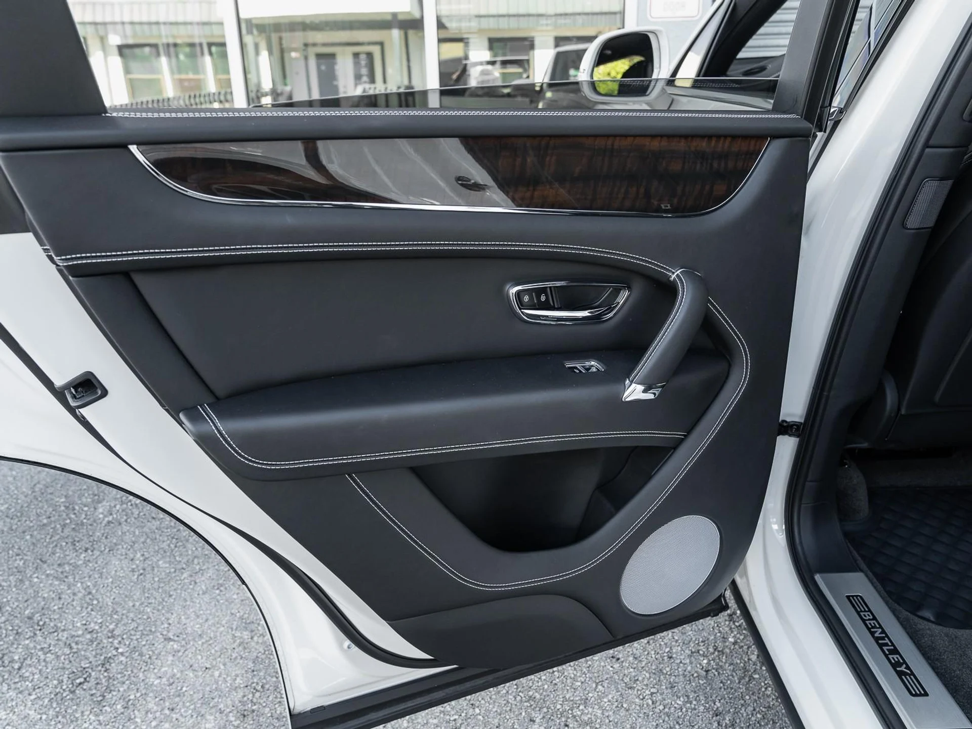 mph048_3614989667_Used_2018_Bentley_Bentayga_W12_Signature_1761171421_4acadc5aee