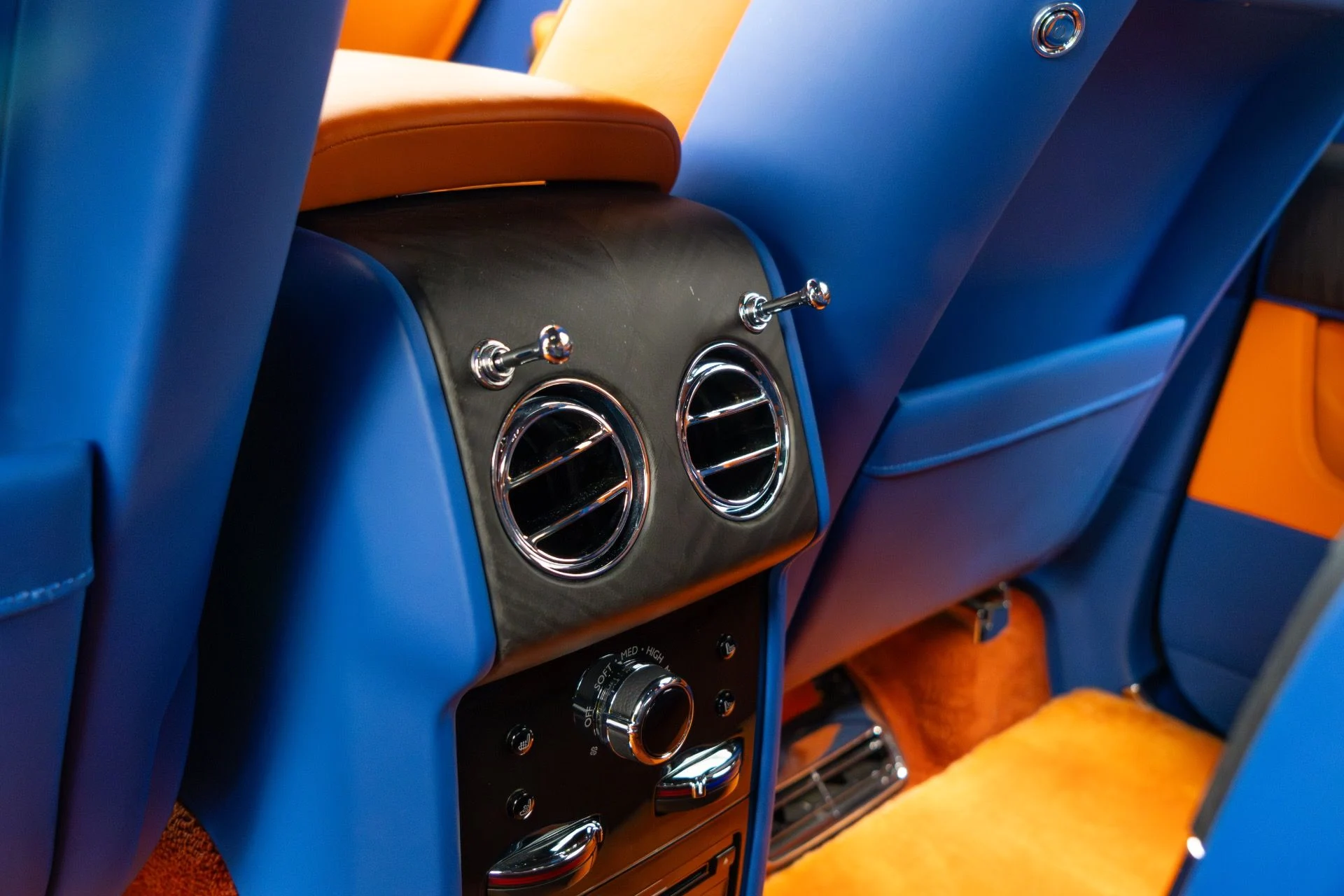 mph048_3627012087_Used_2019_Rolls_Royce_Cullinan_1764189669_6b230ec34c