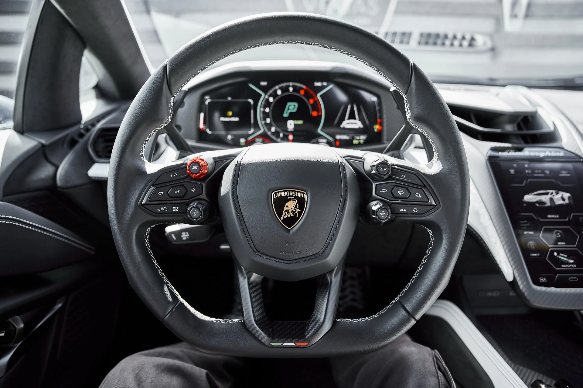 mph048_3633464254_Used_2026_Lamborghini_Revuelto_Base_1777078427_7a19b22c1c