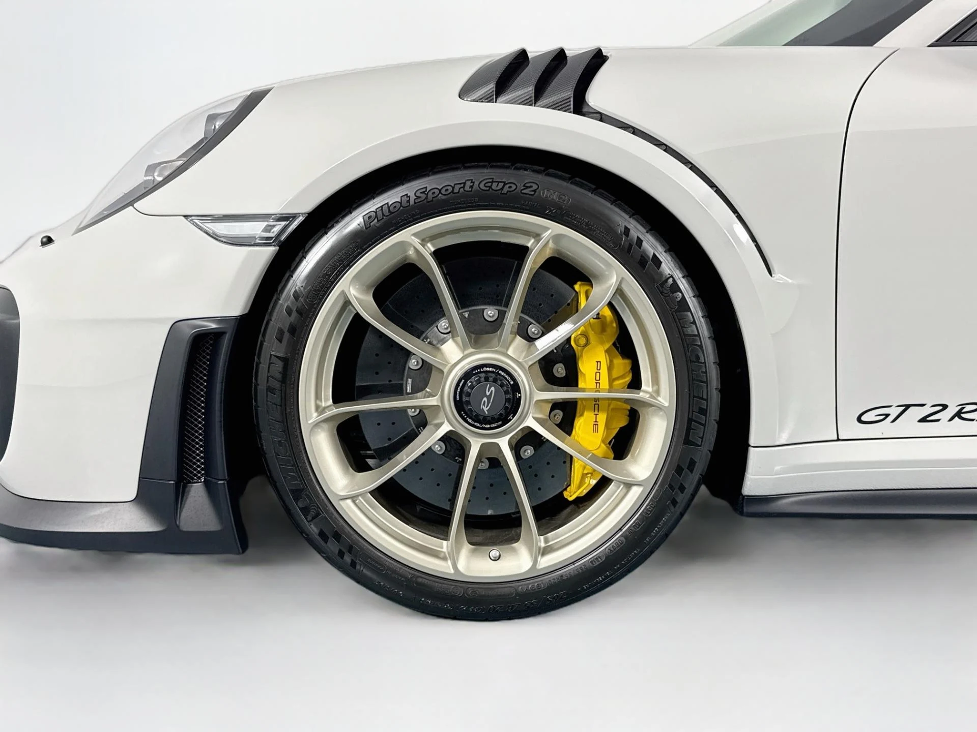 mph048_3637101805_Used_2018_Porsche_911_GT_2_RS_1790873184_14b6604647