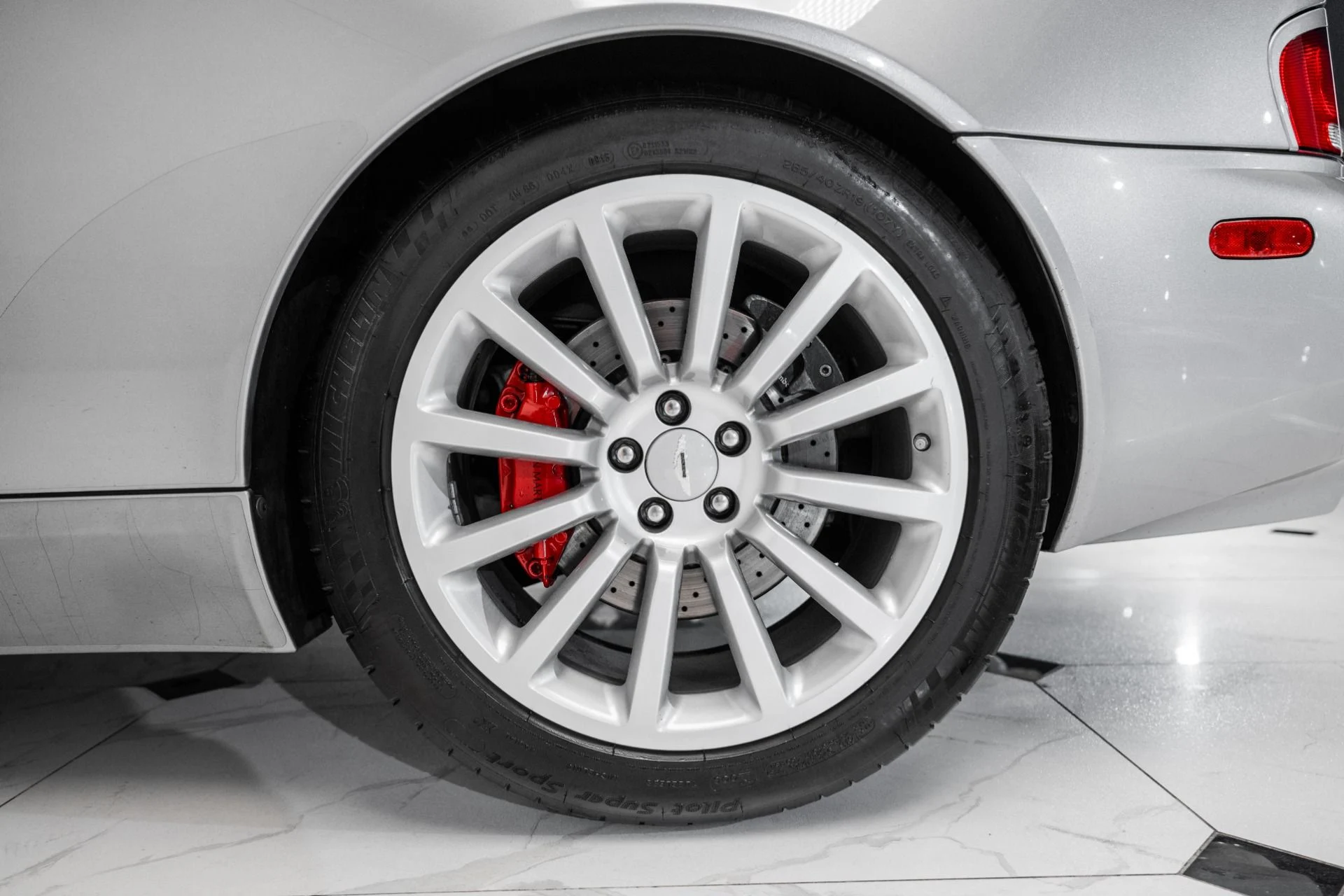 mph048_3638703535_Used_2002_Aston_Martin_Vanquish_V12_1750947116_9ced6086fd