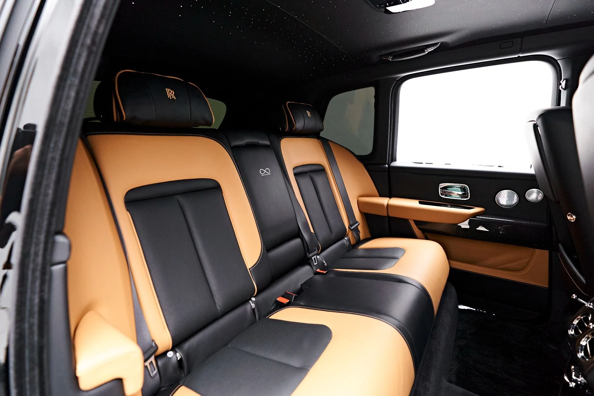 mph048_3658714957_Used_2022_Rolls_Royce_Cullinan_Base_1679686724_517b3c562c