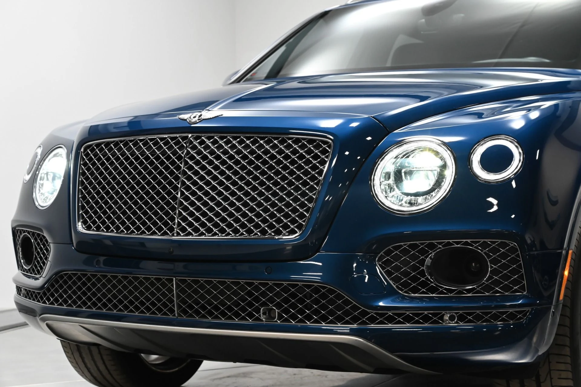mph048_3660483269_Used_2018_Bentley_Bentayga_W12_1749249697_9972a91c15