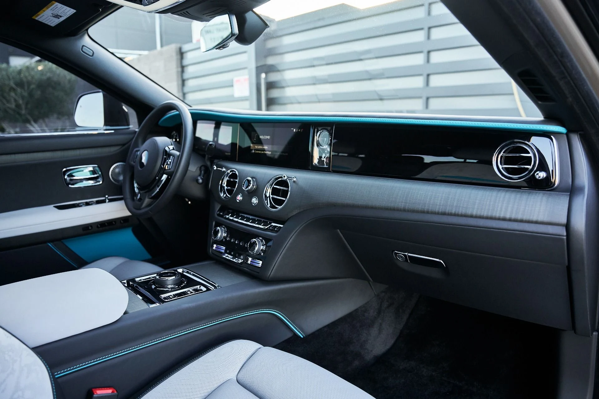 mph048_3722708317_Used_2025_Rolls_Royce_Ghost_Base_1770087462_84244d9ed7