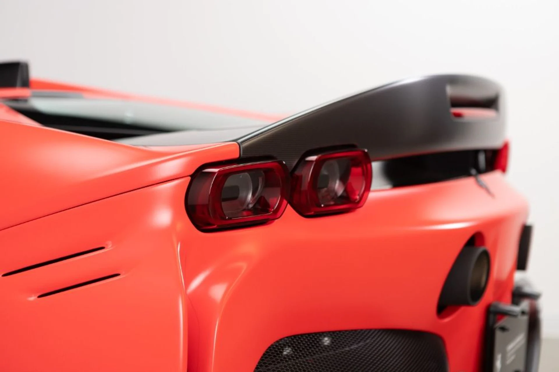 mph048_3735760577_Used_2022_Ferrari_SF_90_Spider_f41dcd8b9d