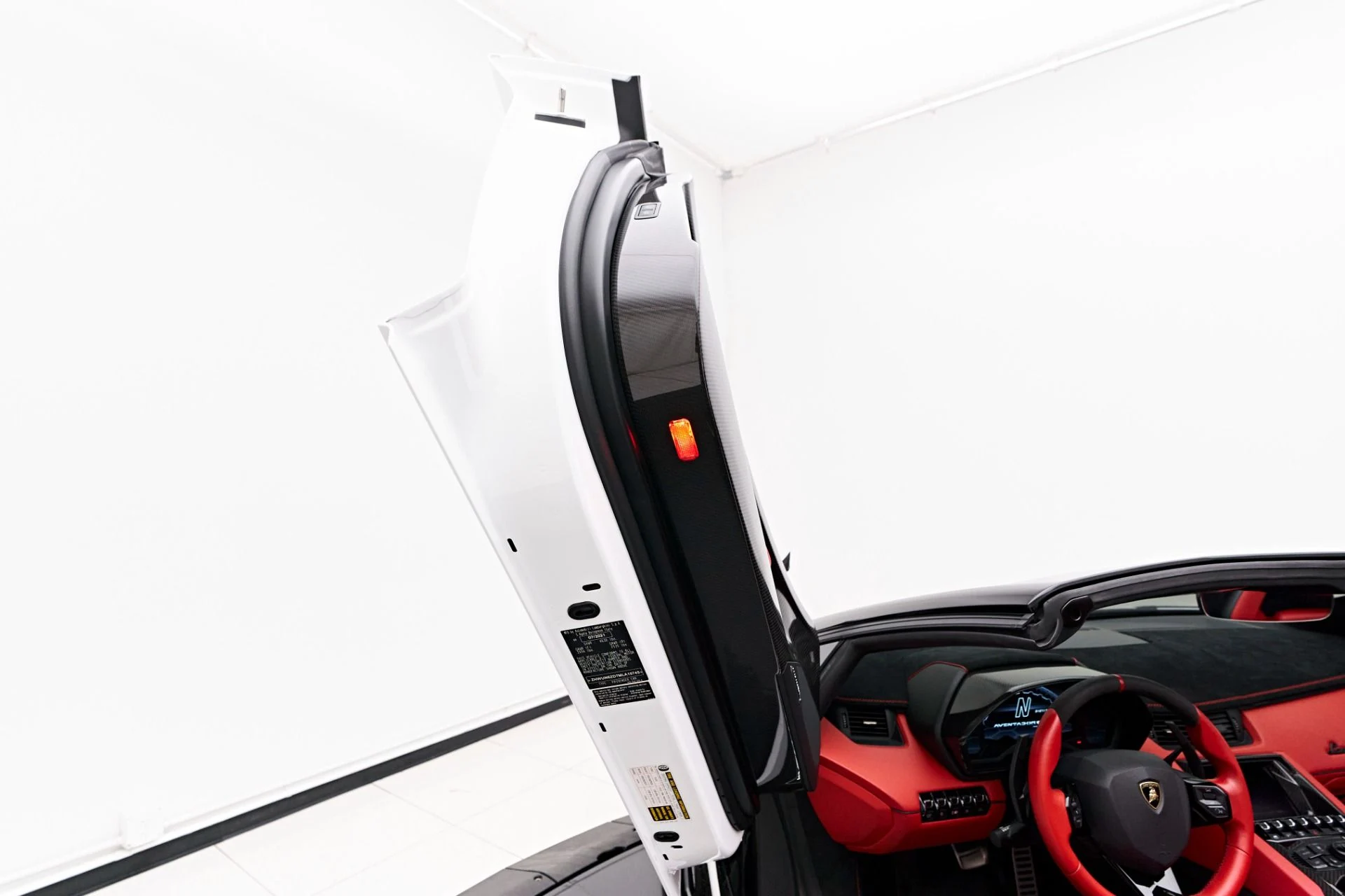 mph048_3738215650_Used_2021_Lamborghini_Aventador_SVJ_Base_1722739728_3f3ba7f144