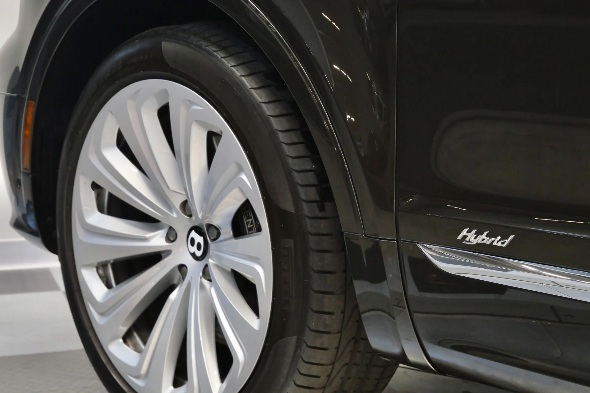 mph048_3743700697_Used_2021_Bentley_Bentayga_Hybrid_Mulliner_Driving_Specification_Four_Seat_Comfort_Specification_1767026081_52f20de9a5