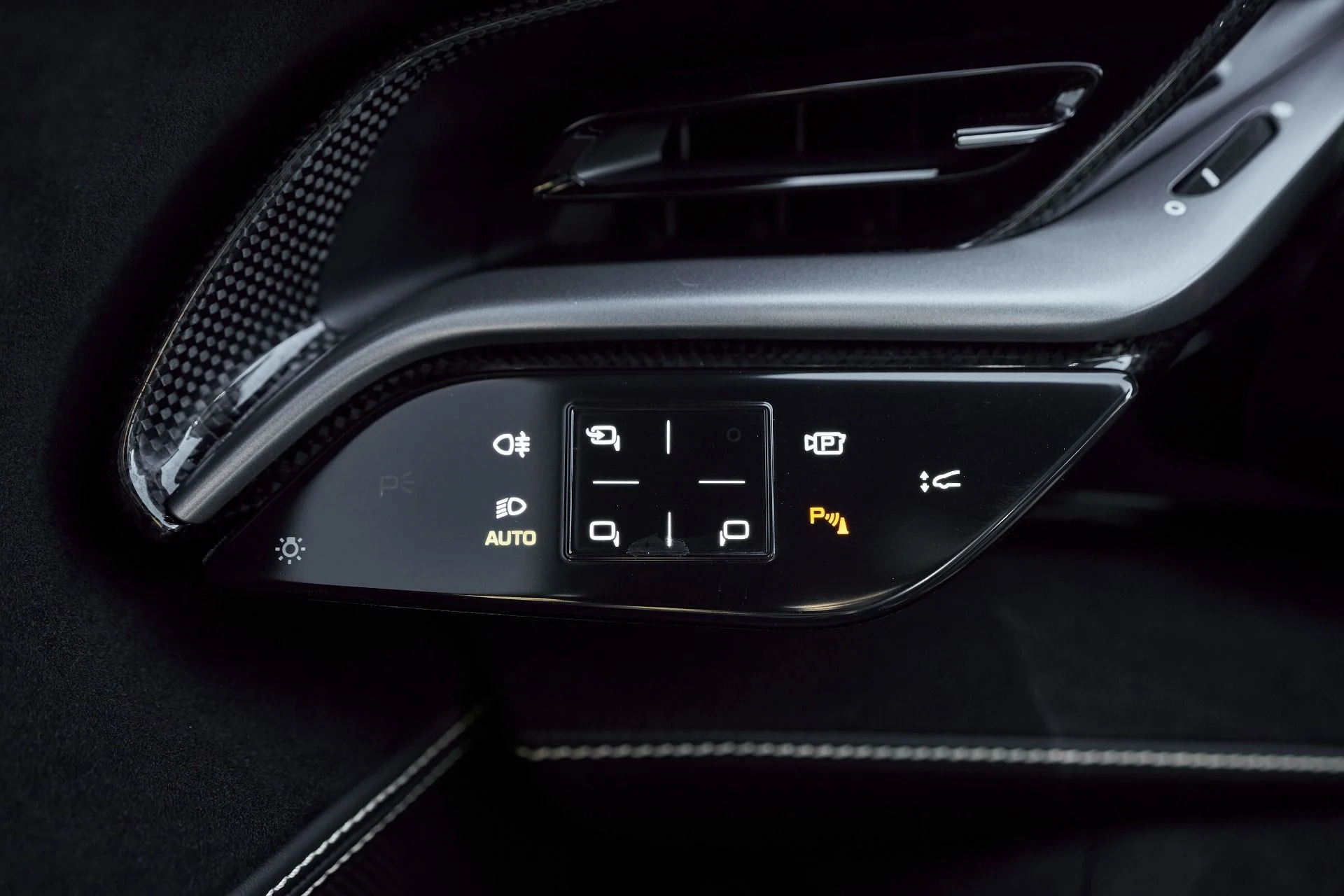 mph048_3790981387_Used_2022_Ferrari_SF_90_Stradale_Base_1762462412_f39b3ef2f4