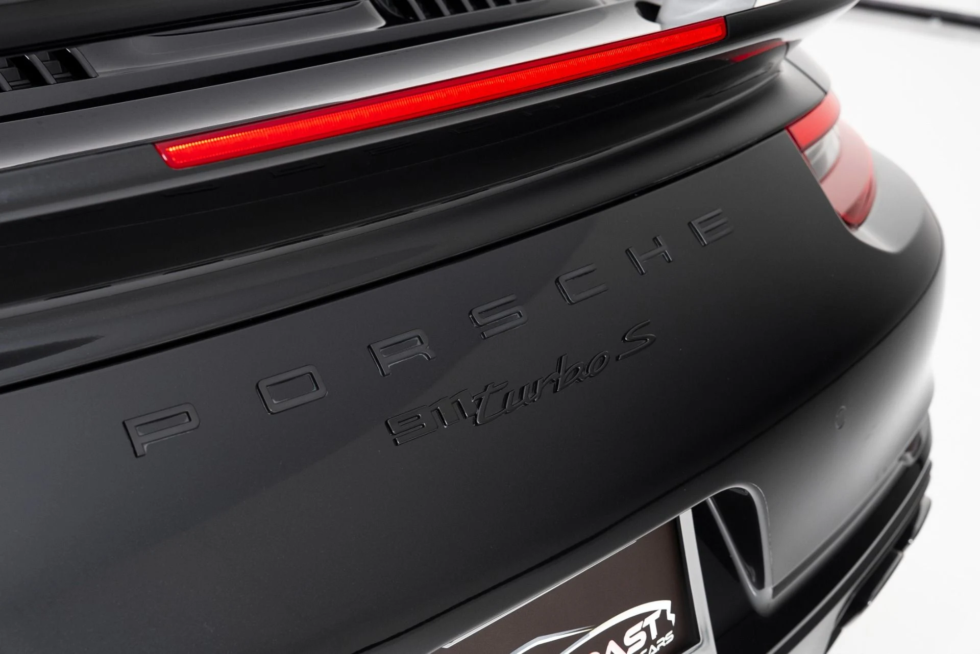 mph048_3810657899_Used_2019_Porsche_911_Turbo_S_1757958912_16d9d9b4b9