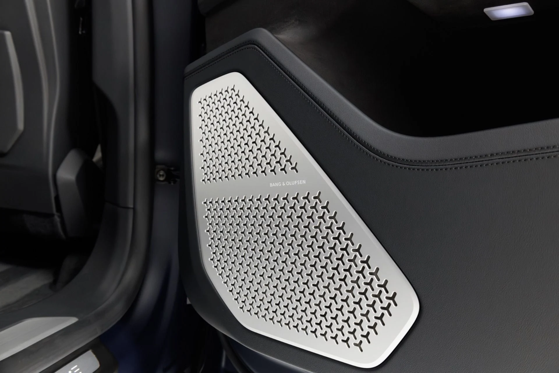 mph048_382394706_Used_2025_Lamborghini_Urus_SE_1779304714_7b1868d967