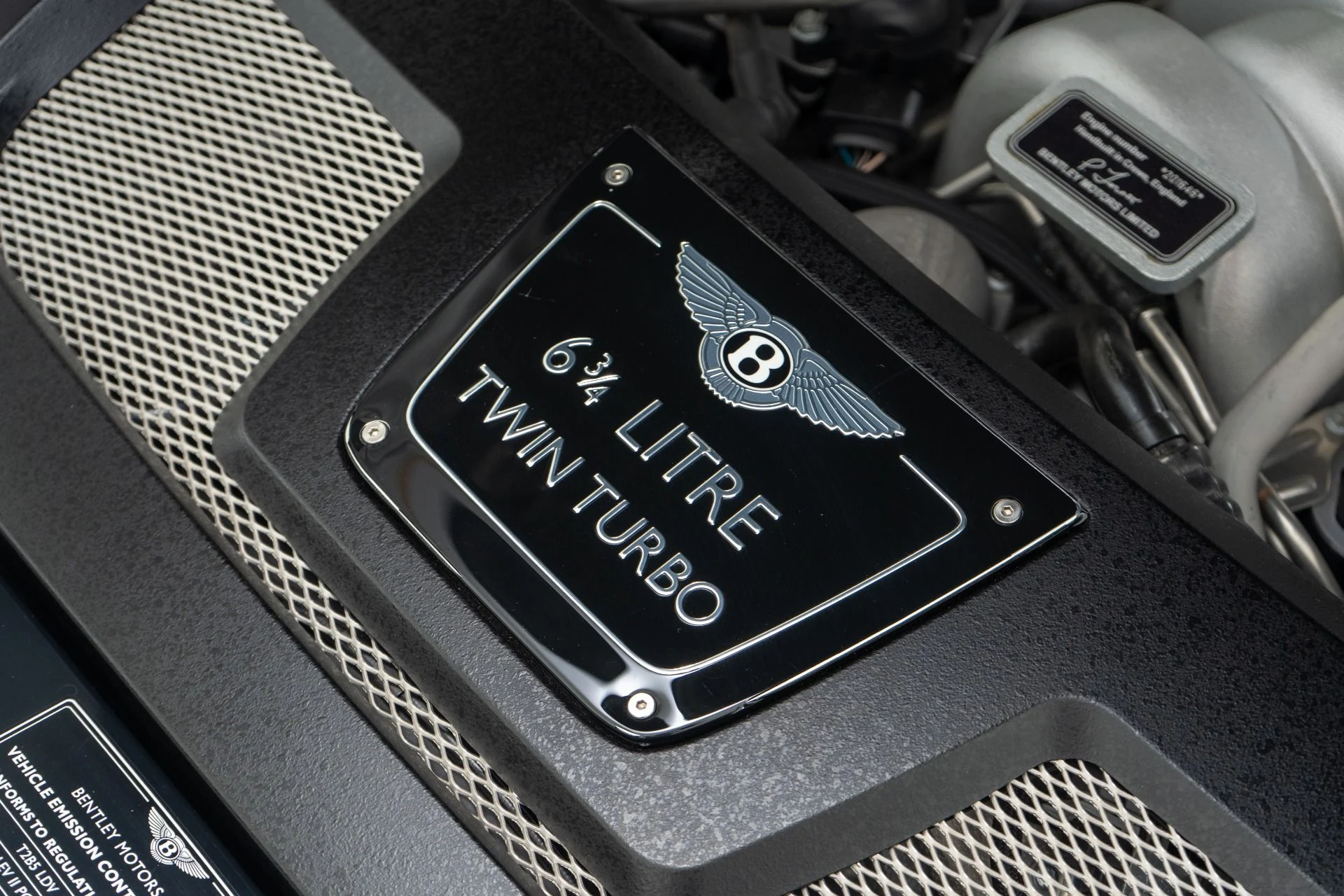 mph048_3855643085_Used_2009_Bentley_Azure_1776719869_5b15c40654