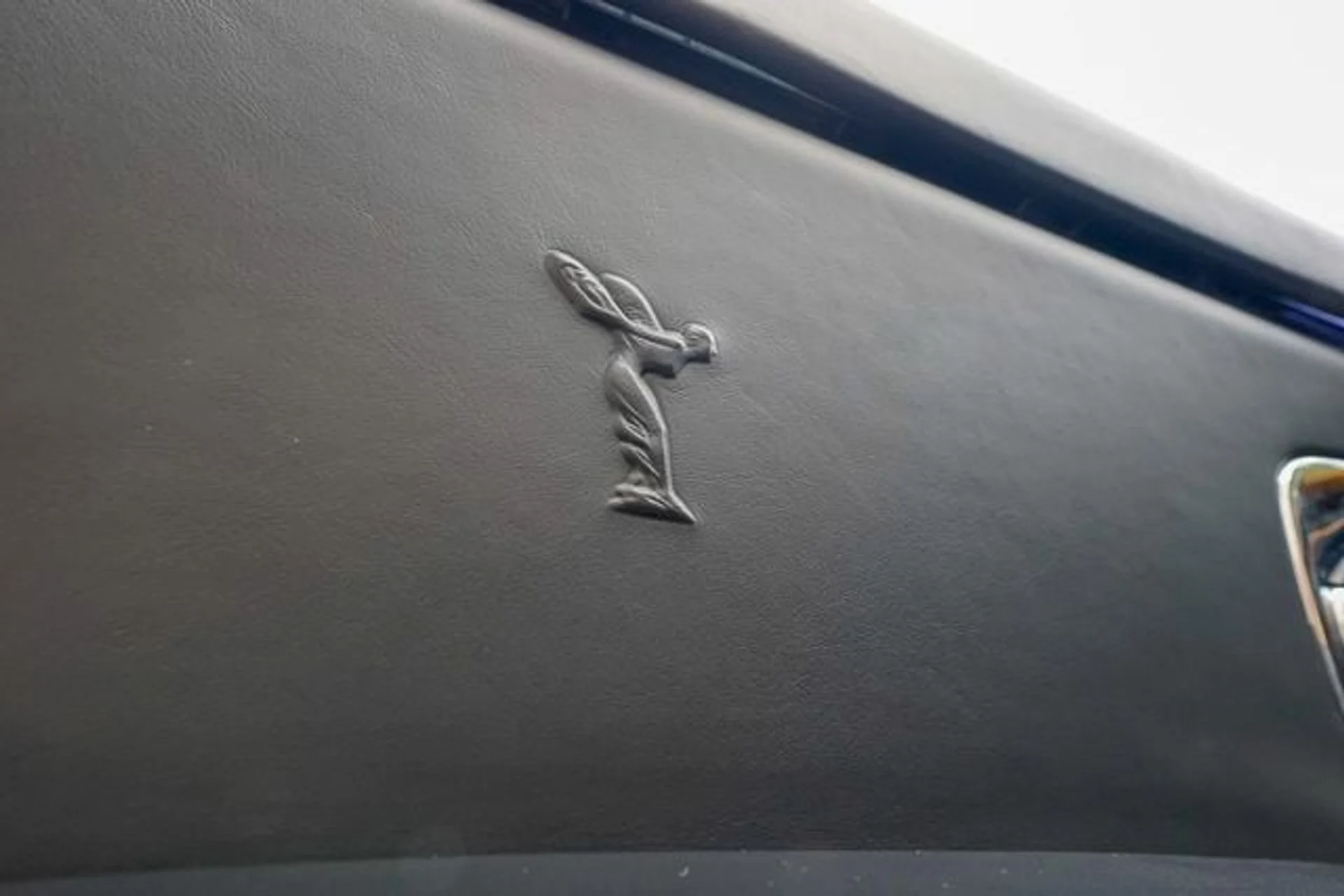 mph048_385780312_22971405_49_5b79b2f824