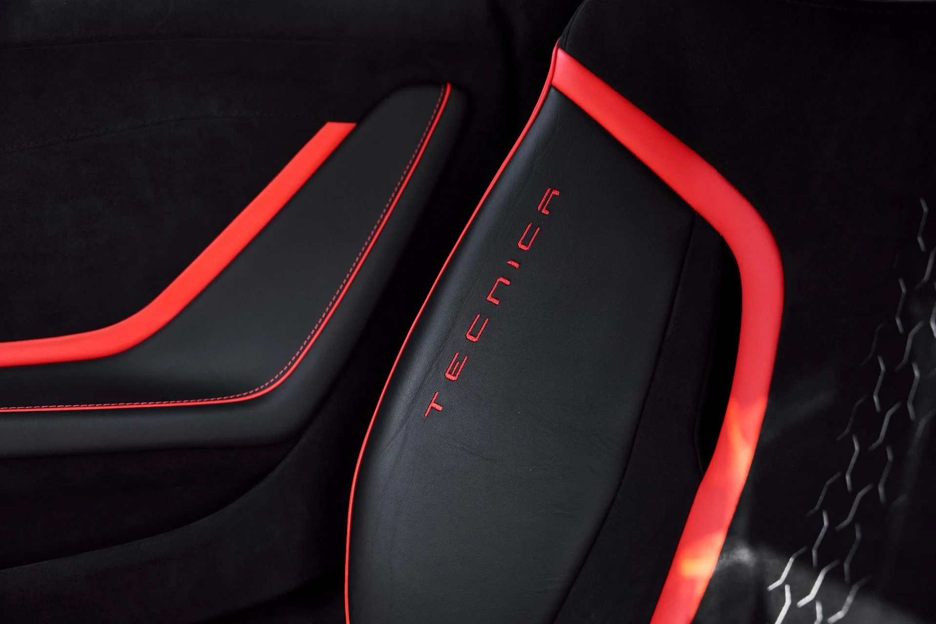 mph048_3873031039_Used_2023_Lamborghini_Huracan_Tecnica_Base_1776477131_d59d4a64c3