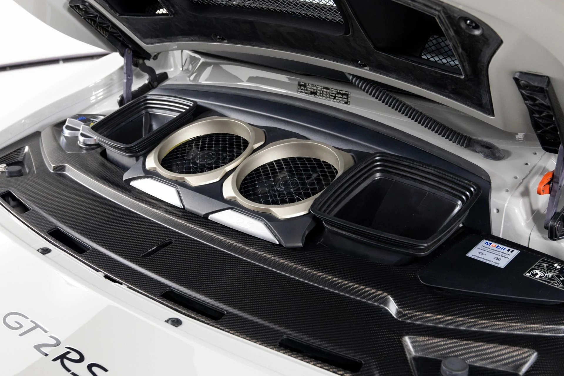 mph048_3895715829_Used_2018_Porsche_911_GT_2_RS_1762984496_5873b187ae