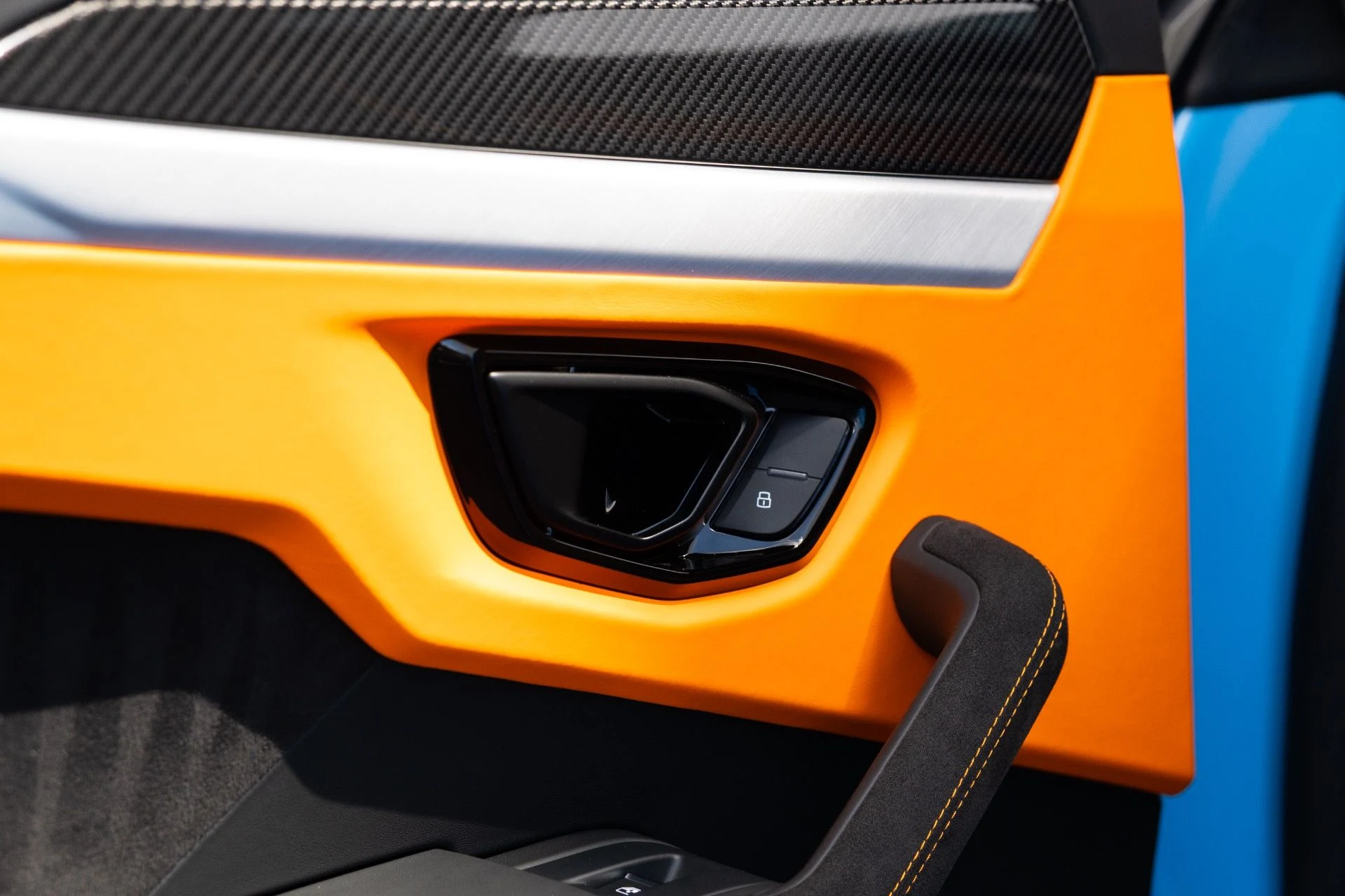 mph048_3925181409_Used_2024_Lamborghini_Urus_S_1773951175_fc15a3d5e6