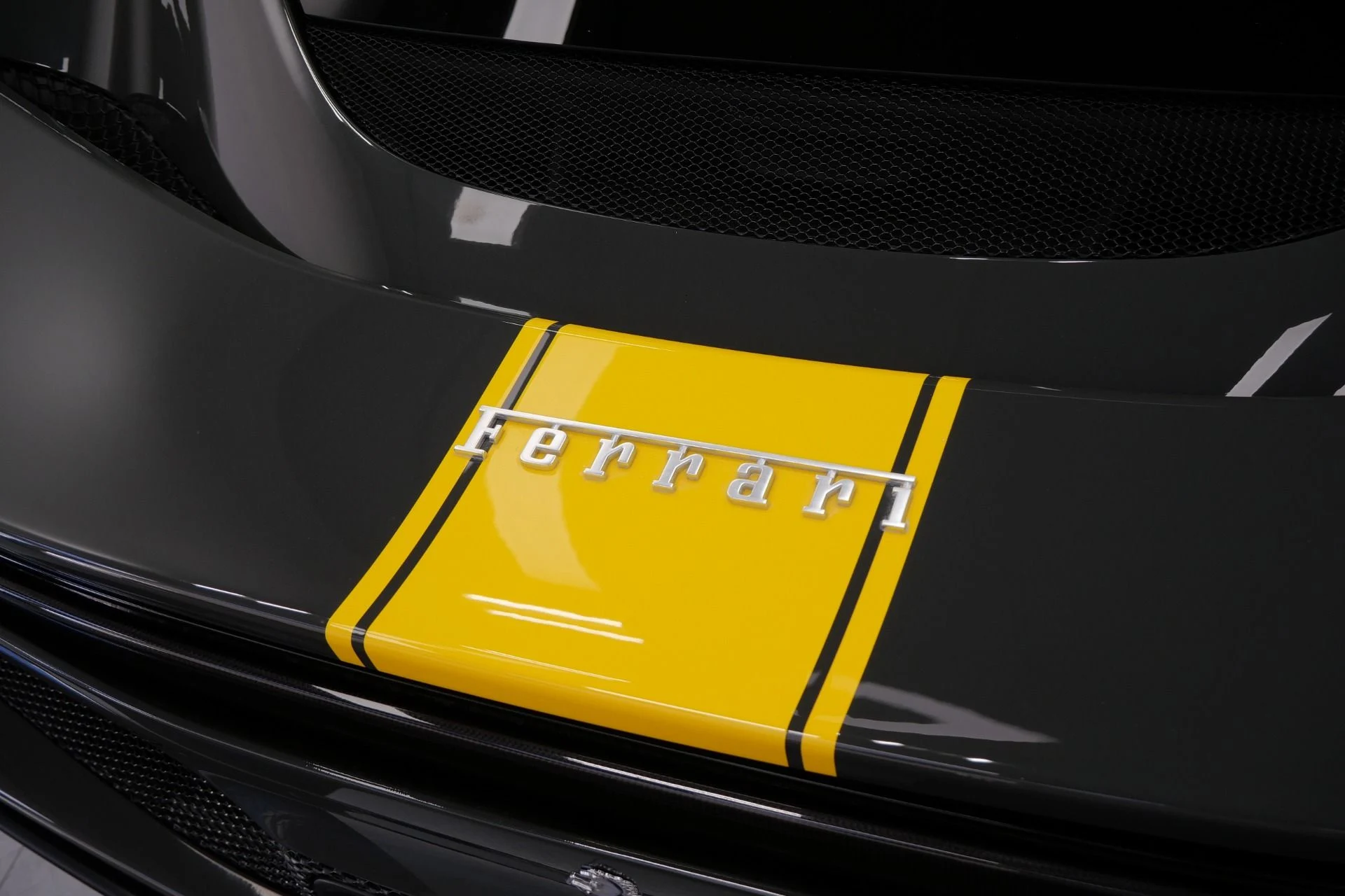 mph048_3926468656_Used_2023_Ferrari_296_GTB_Livery_stripes_Carbon_Fiber_Racing_Seats_Yellow_Stitching_1769812467_1807372665