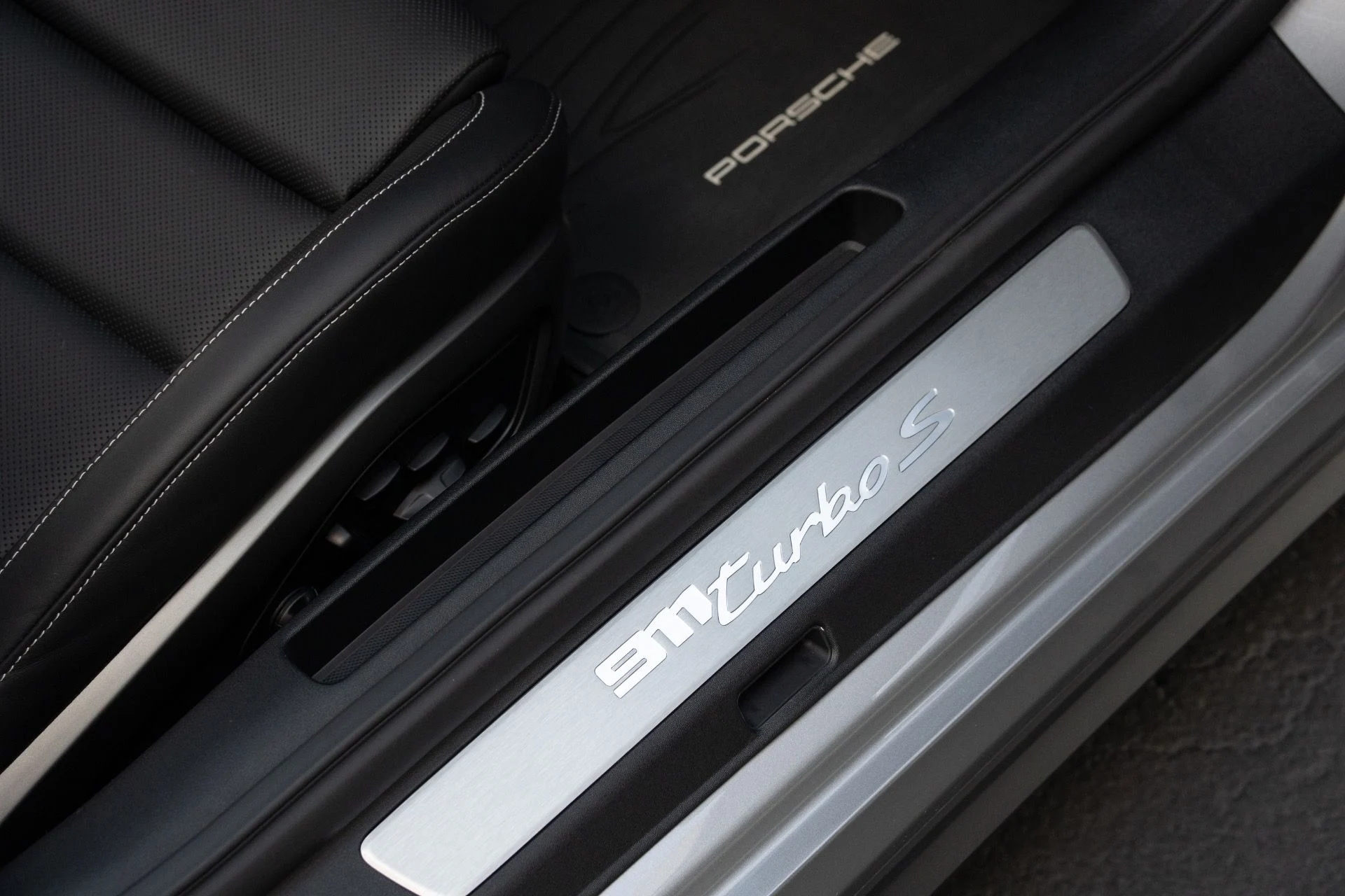 mph048_39287213_Used_2021_Porsche_911_Turbo_S_1758737347_e2a4ef707d