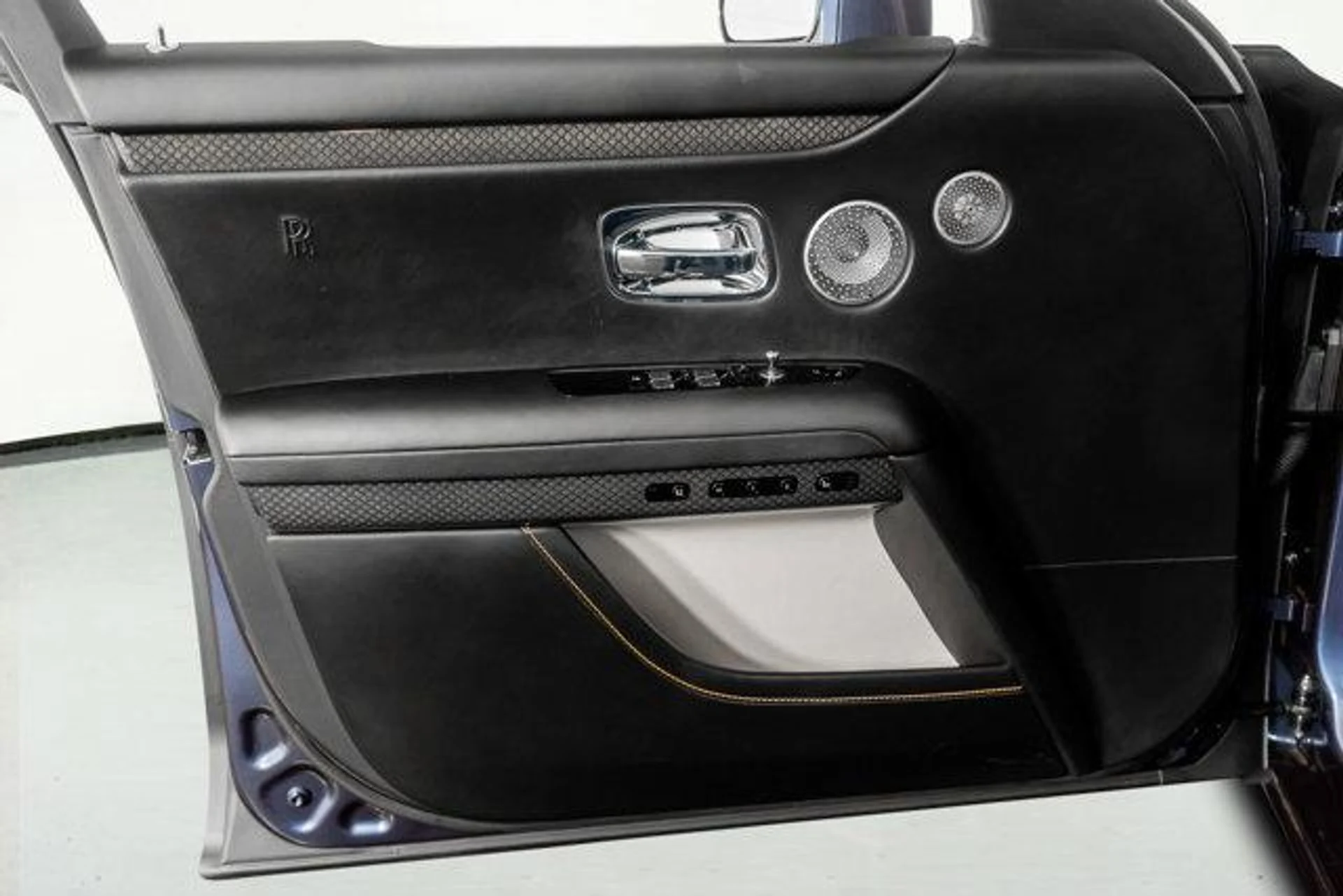 mph048_394490600_6_De_Ds_Ow6_Ii_Jf_U1_v_Qb4xf_At_Jq0w_03b7792023