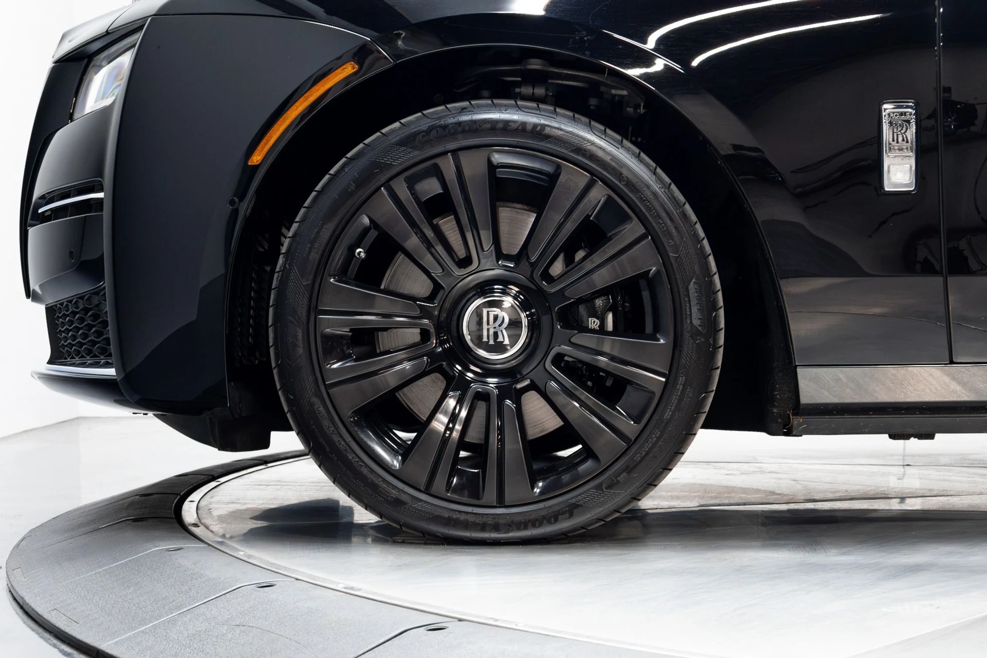 mph048_394931962_Used_2022_Rolls_Royce_Ghost_1776785010_694373d3d9