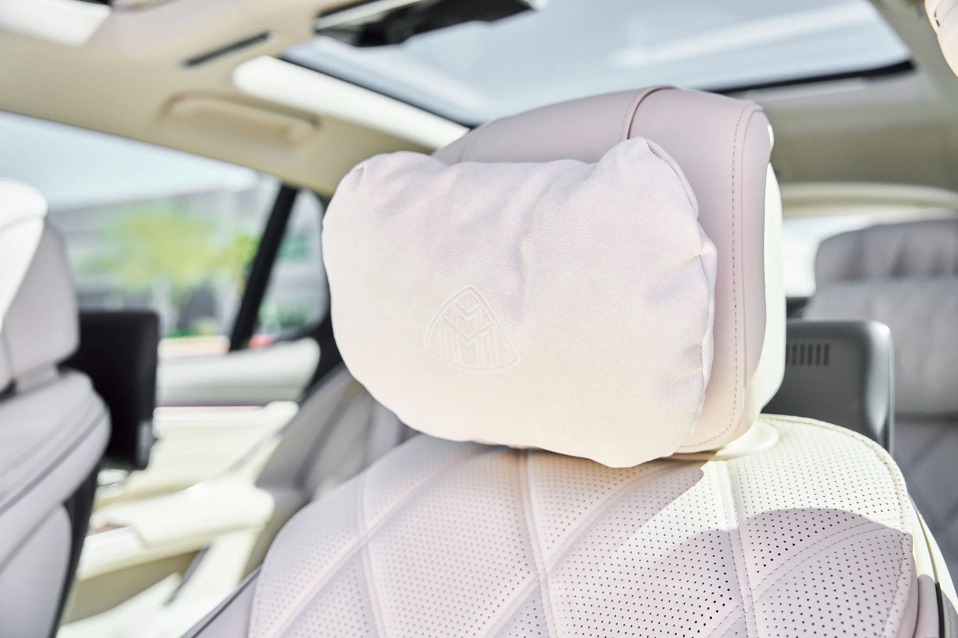 mph048_3958472565_Used_2025_Mercedes_Benz_EQS_Maybach_EQS_680_1773365870_678e980921