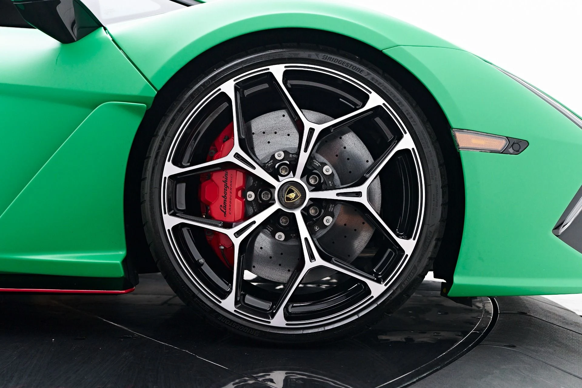 mph048_395984534_Used_2024_Lamborghini_Revuelto_Base_1756951546_1e7764cd9e