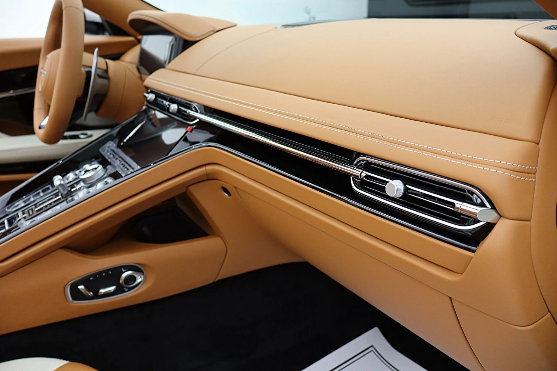 mph048_3961818524_New_2026_Aston_Martin_DB_12_Volante_439885cfb3