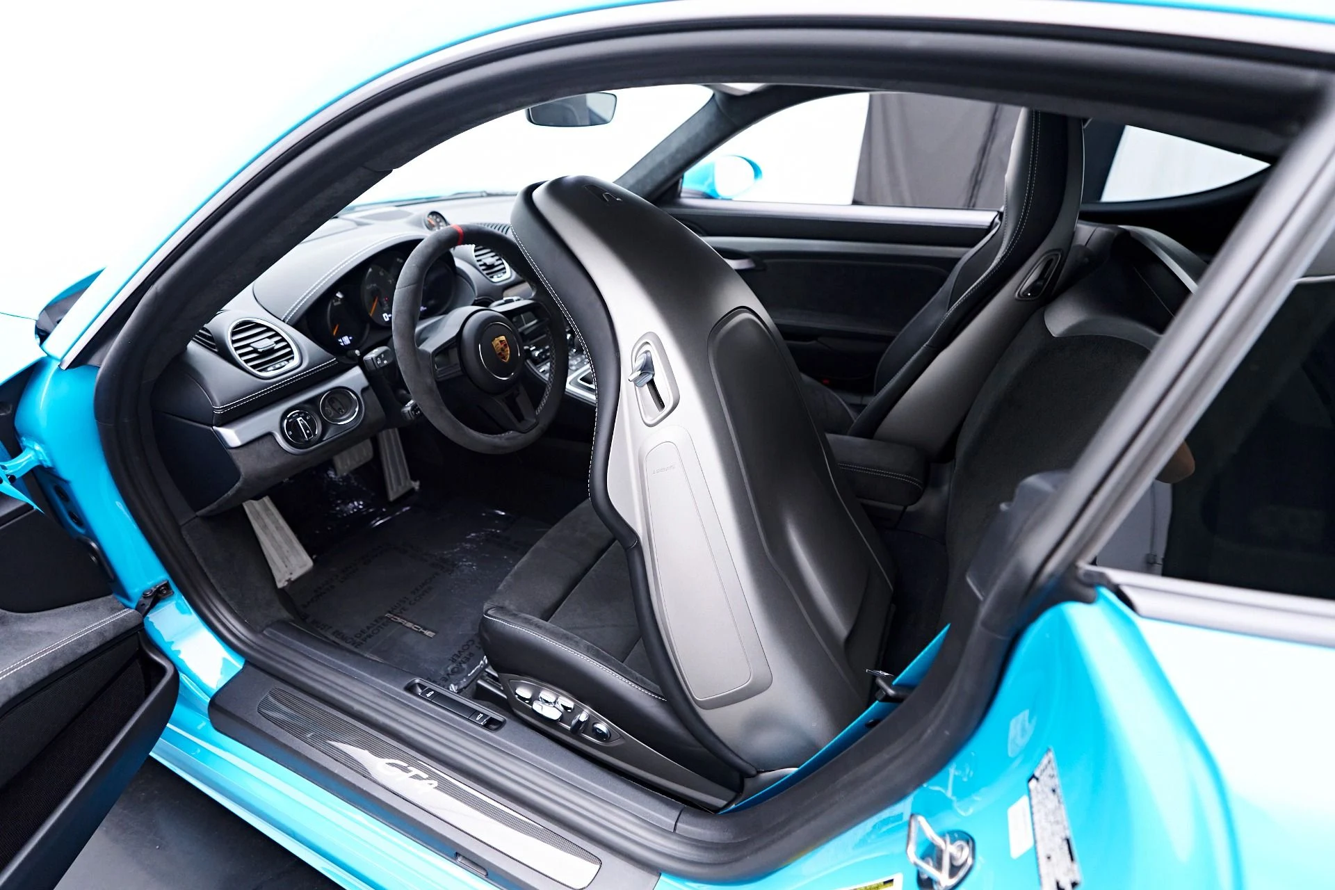 mph048_3968026114_Used_2021_Porsche_718_Cayman_GT_4_1753215060_ce4fb5bd5f