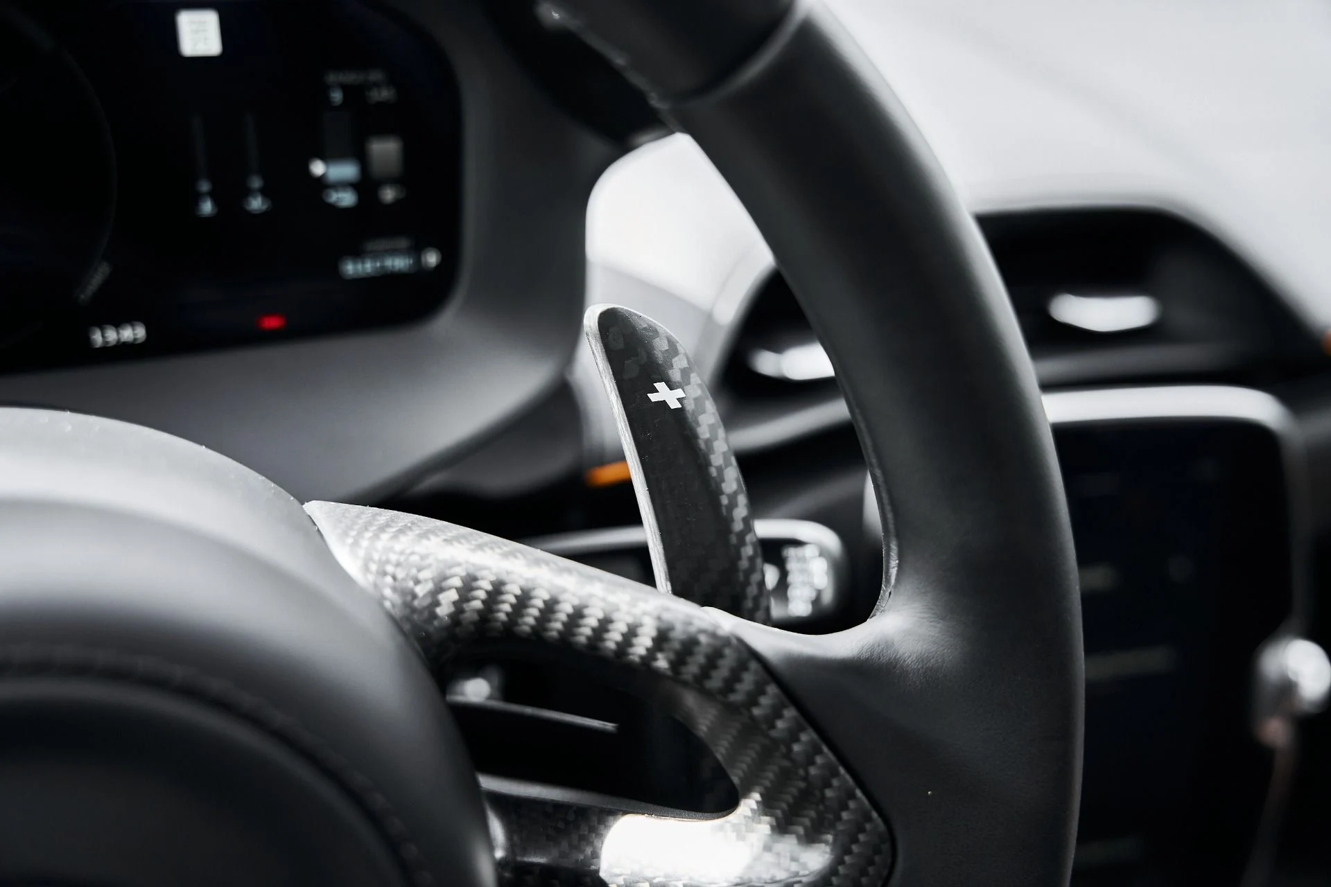 mph048_3980239751_Used_2024_Mc_Laren_Artura_1775583393_b379104601